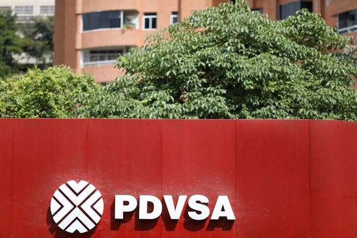El logo de PDVSA en Caracas
