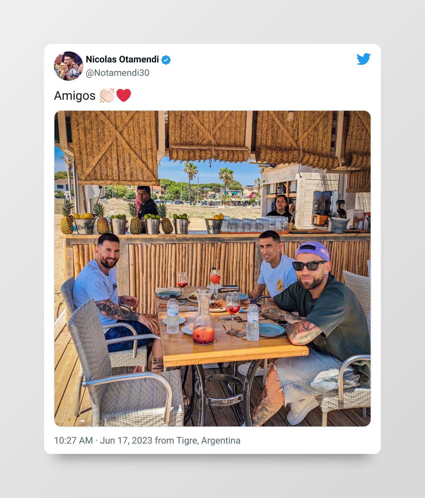 El posteo de Otamendi tras la salida de "amigos" con Messi y Di María