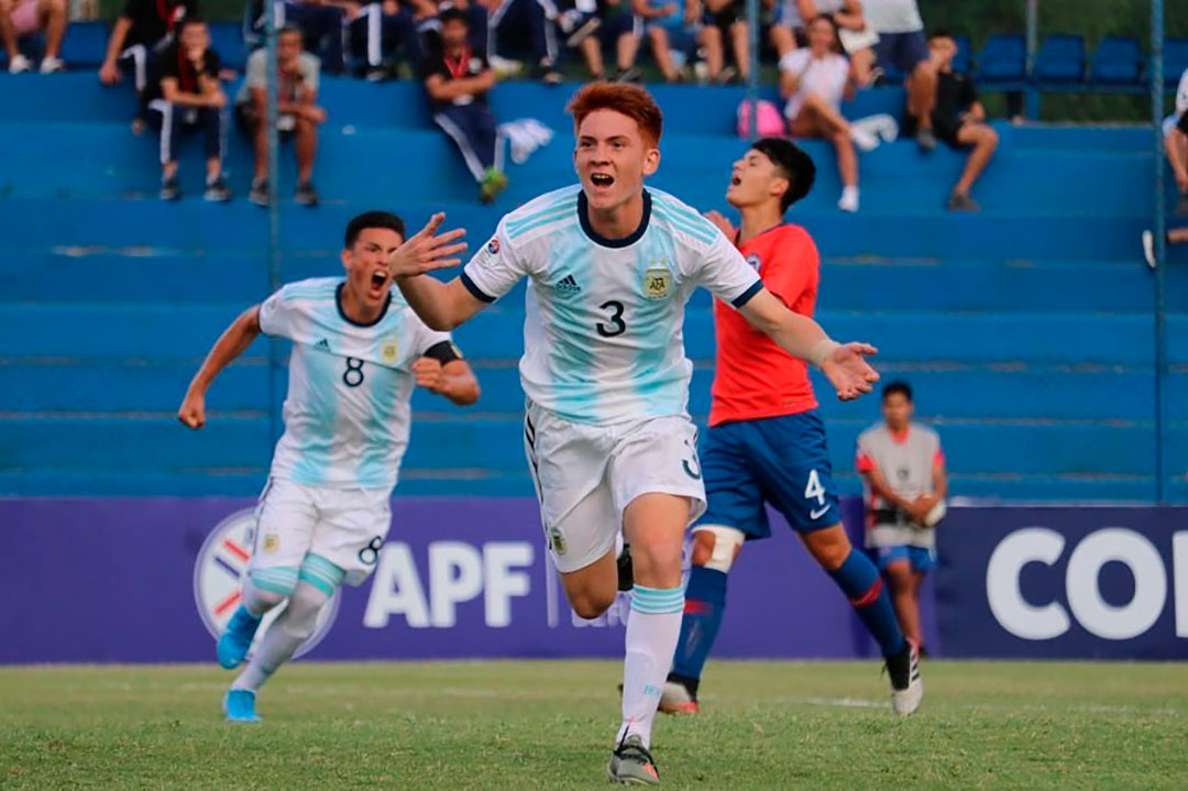 El Colo grita uno de sus goles contra Chile en el Sudamericano Sub 15 disputado en Paraguay 