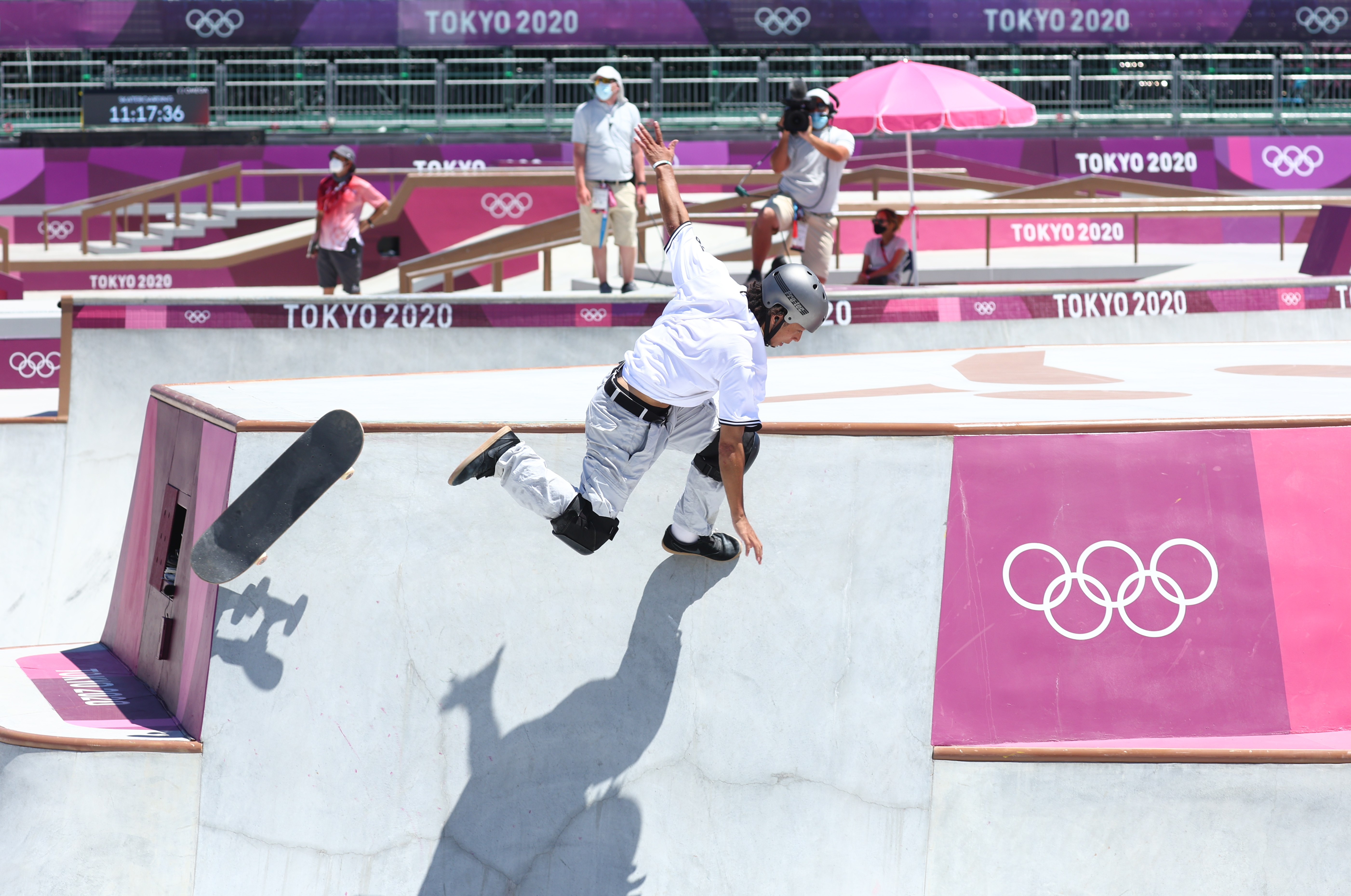 El japonés Ayumu Hirano tuvo una caída en su prueba de skateboarding.