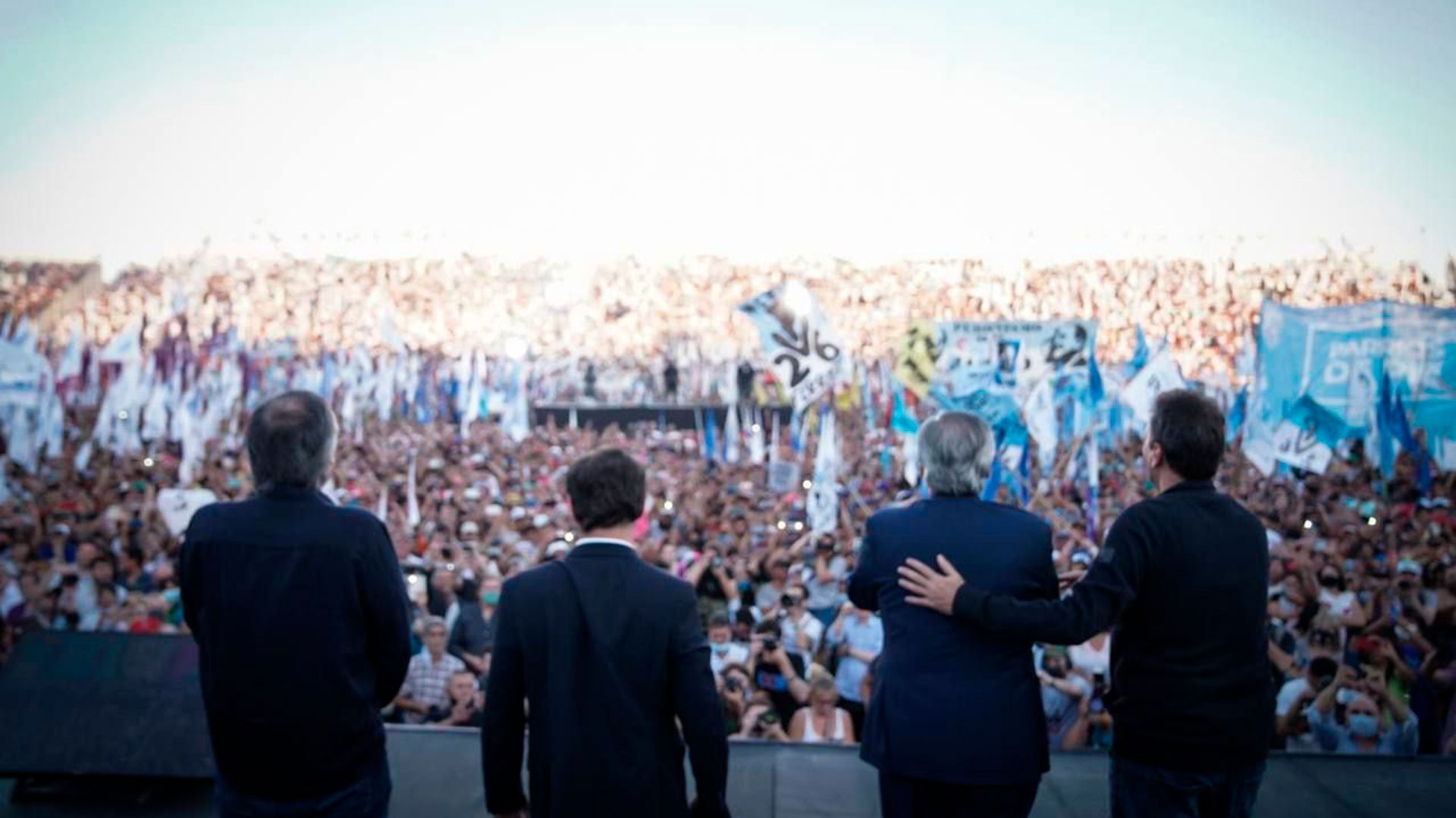 Alberto Fernández junto a Sergio Massa, Máximo Kirchner y Axel Kicillof en el acto en Morón