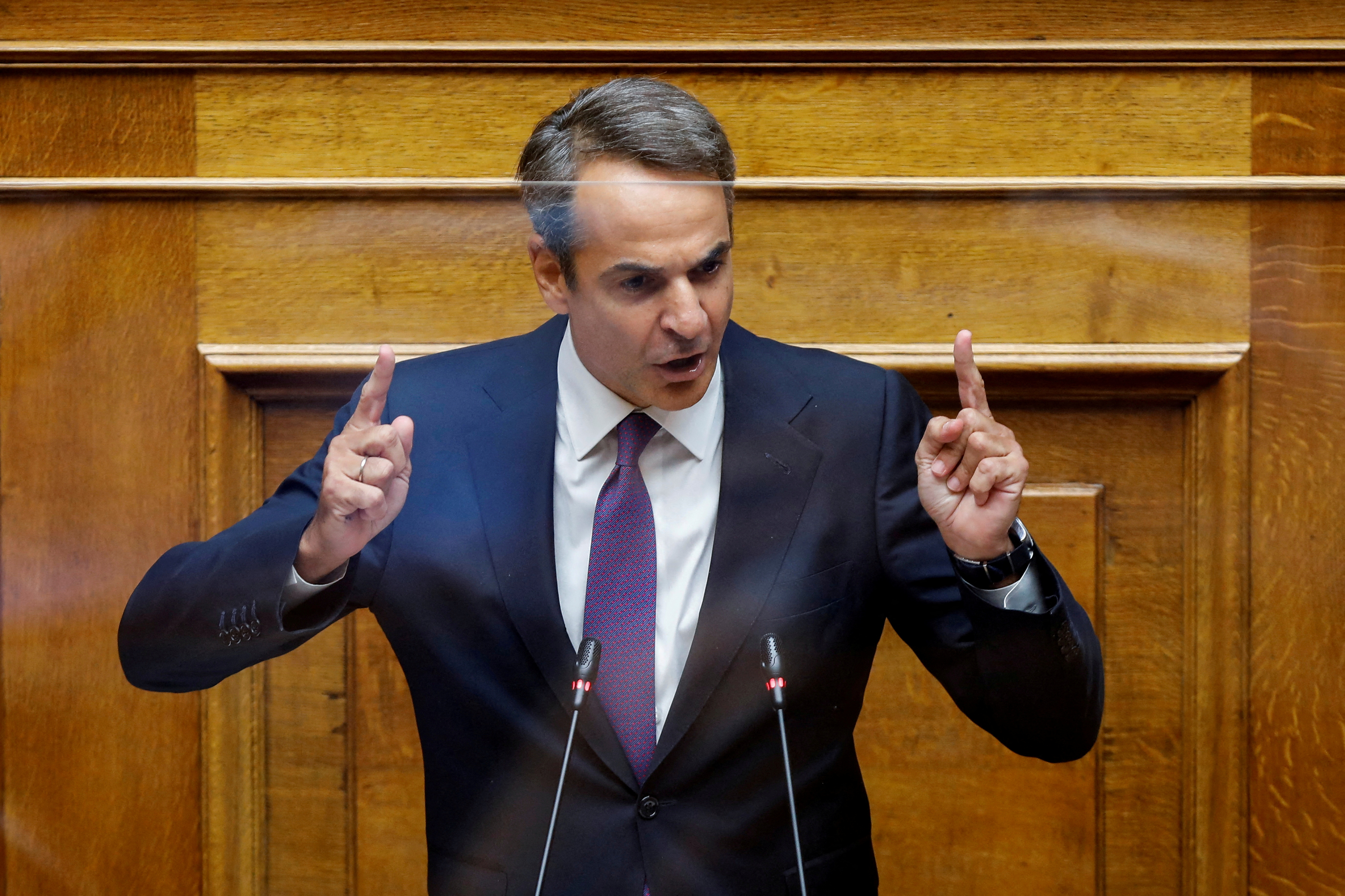 El primer ministro de Grecia adelantó las elecciones generales tras la ola de protestas por el trágico accidente ferroviario que dejó 57 muertos
