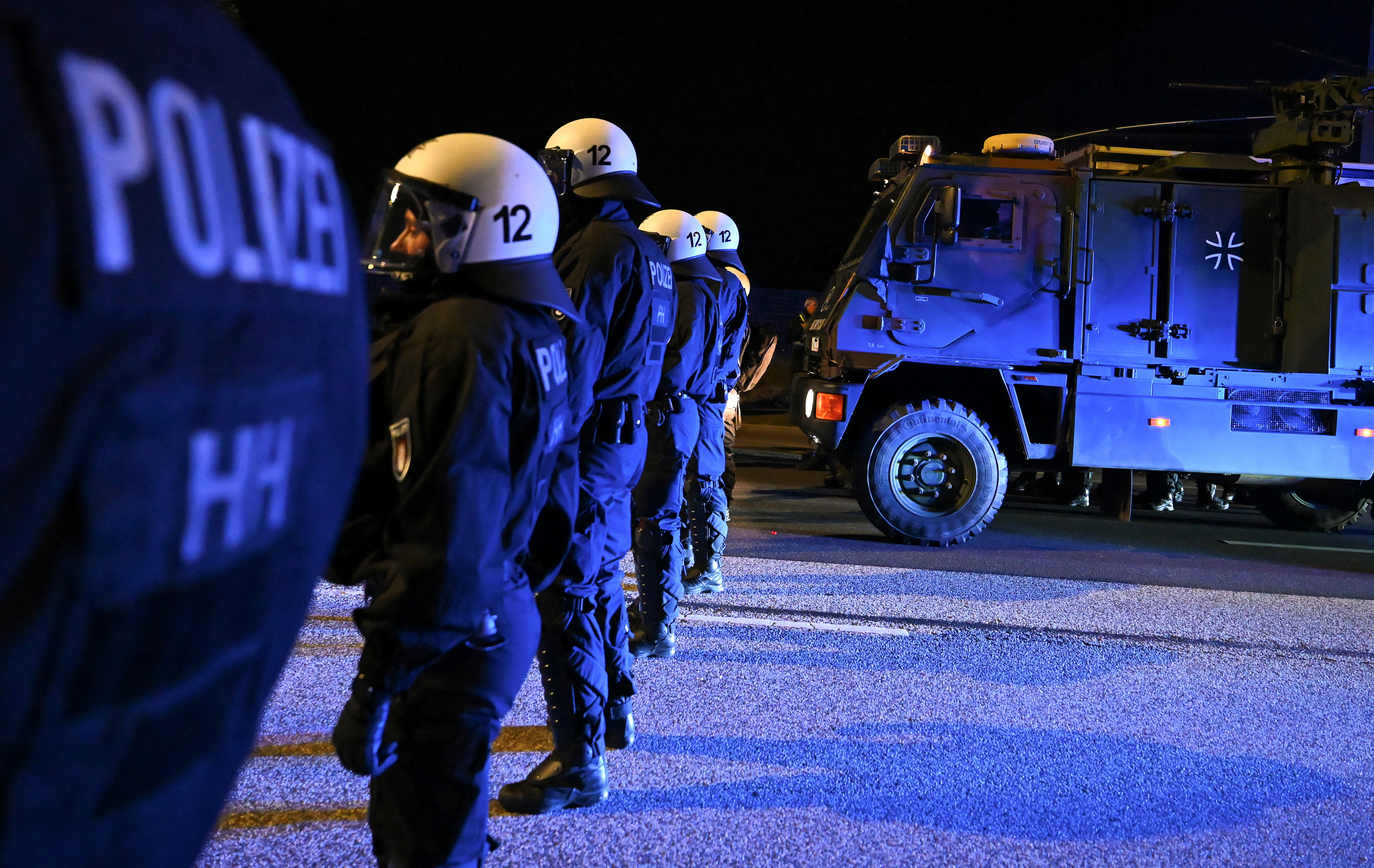 Detectaron un fenómeno inesperado en el crecimiento de agujeros negros supermasivos: investigan su origen