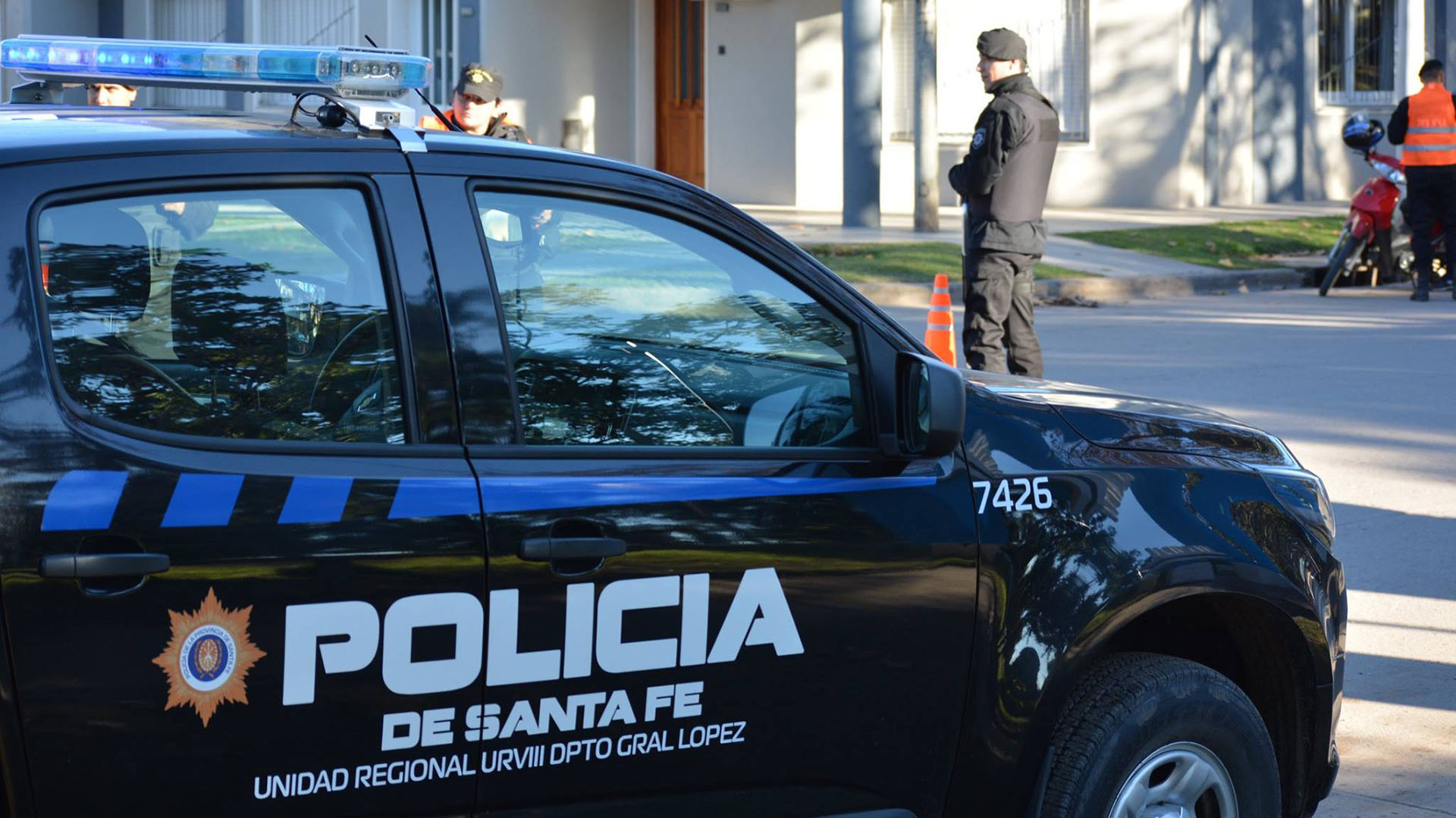 Por el fuerte viento cayó un poste de luz en Corrientes: electrocutó y mató a 16 vacas