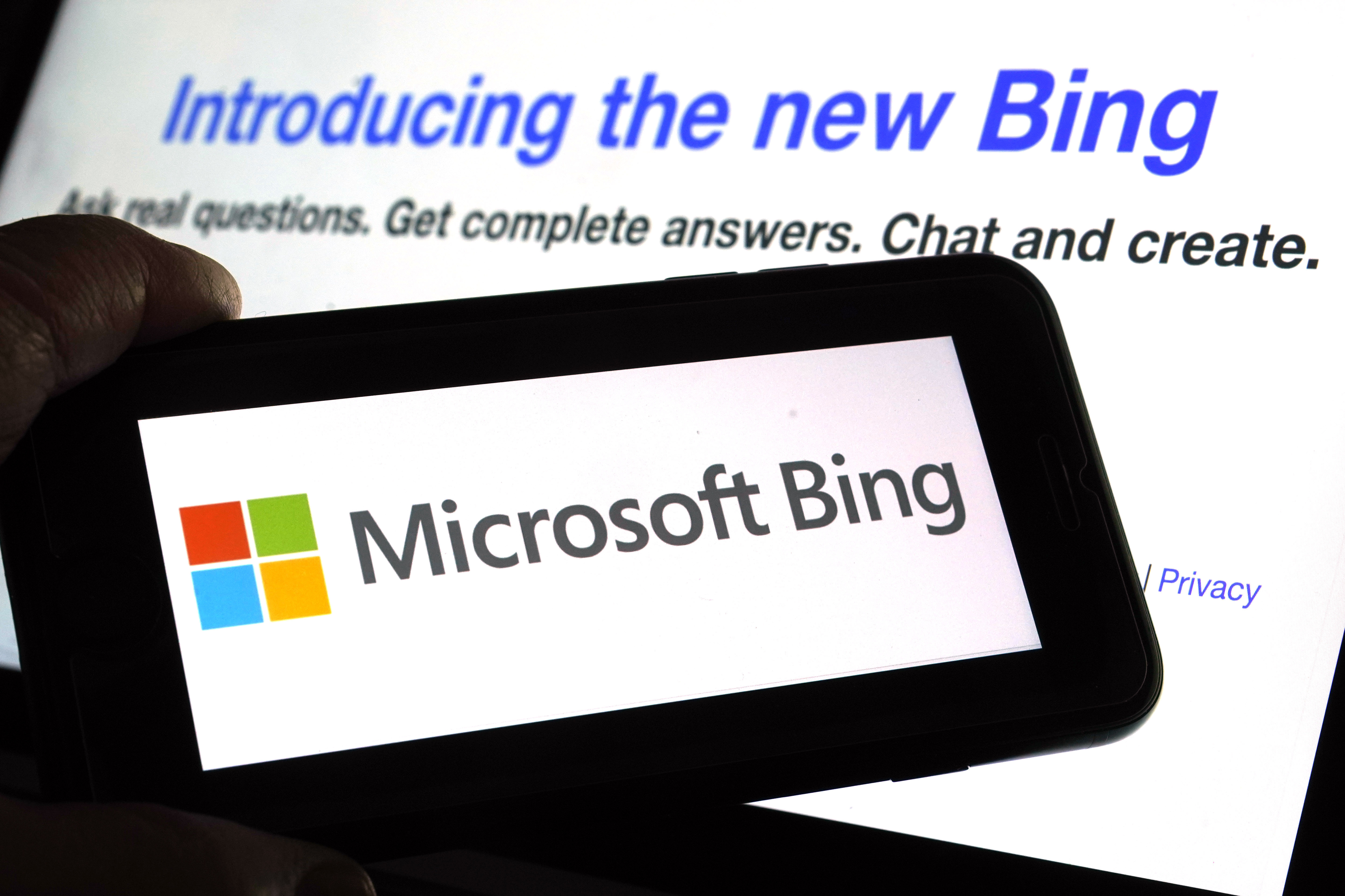 Microsoft anunció el lanzamiento oficial de su nuevo buscador Bing, que incorporará a sus sistemas la tecnología de inteligencia artificial usada por ChatGPT  (AP Foto/Richard Drew)
