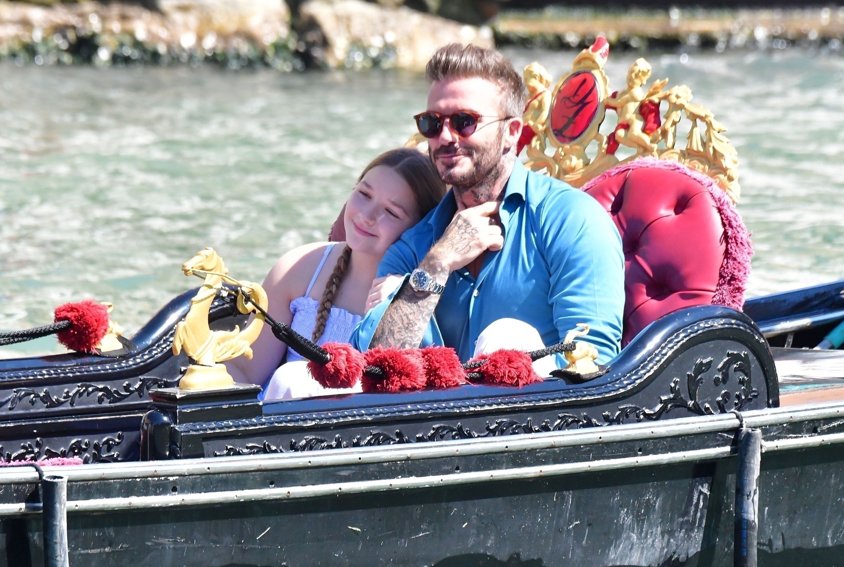 Vacaciones en familia. David Beckham dio un divertido paseo sobre una góndola en Venecia, Italia, durante sus días de descanso junto a su hija Harper. Ambos disfrutaron de un día de sol (Fotos: The Grosby Group)