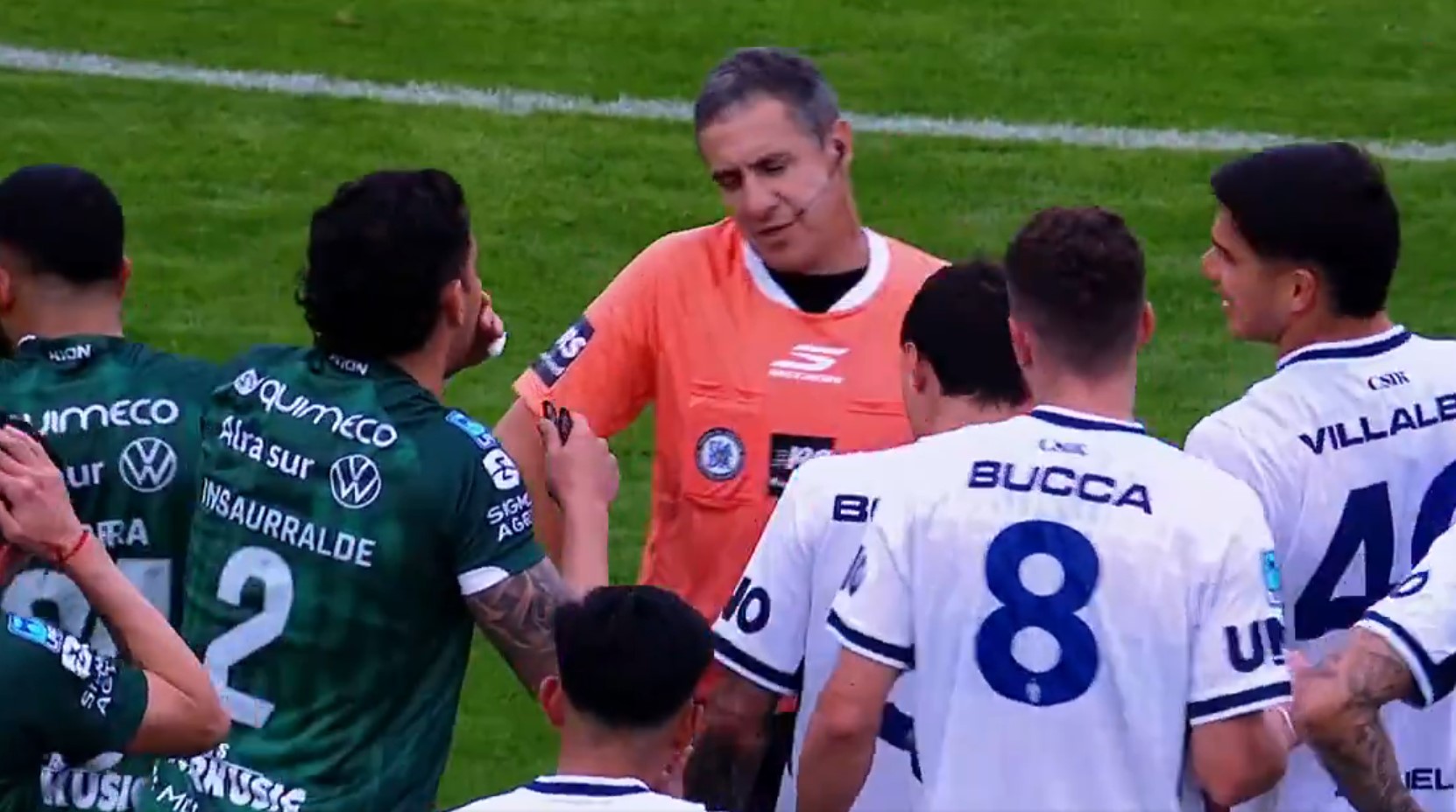 Pidieron la expulsi&oacute;n de Insaurralde por taparse la boca en Sarmiento-Independiente Rivadavia: la curiosa explicaci&oacute;n del defensor