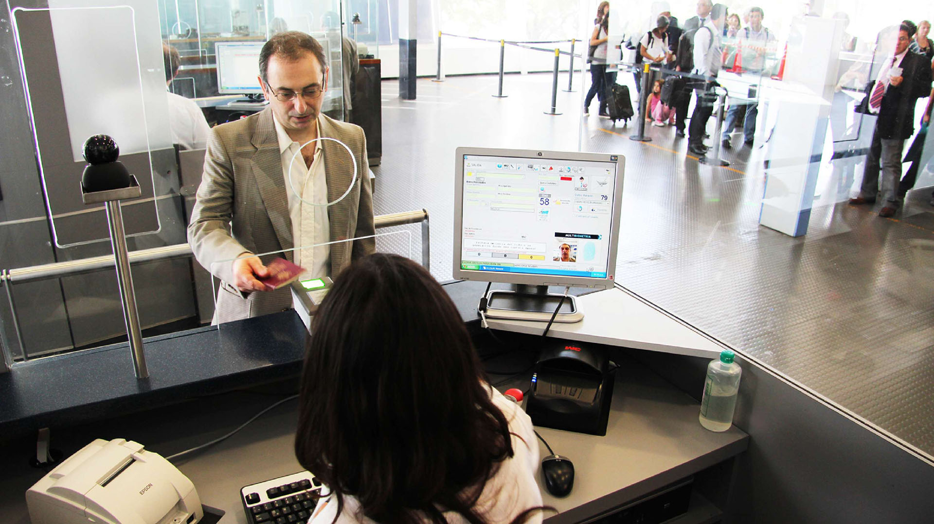 El Pasaporte es necesario para realizar viajes fuera de Argentina, excepto a países del MERCOSUR ampliado donde puede ingresarse sólo con el DNI argentino vigente