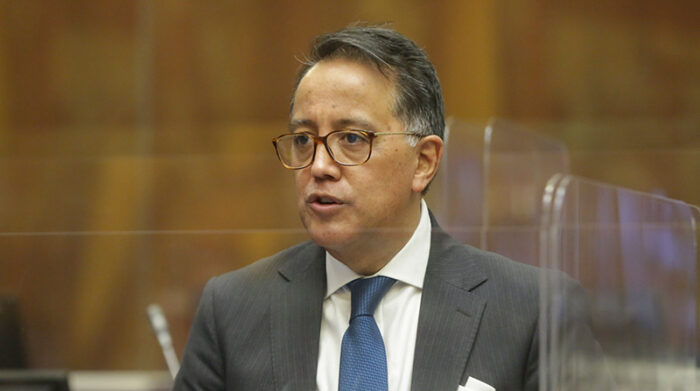 El secretario de Seguridad, Diego Ordóñez, ha reiterado que no hay "libre porte de armas" sino un porte de armas regulado.