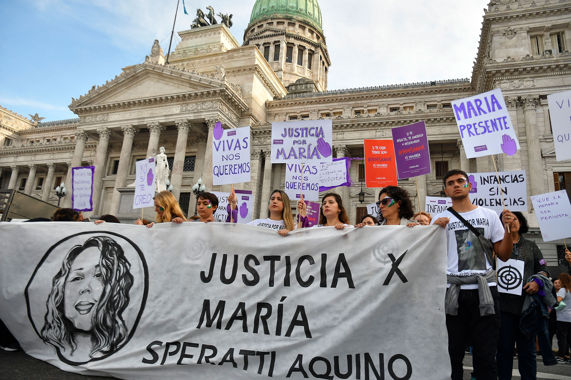 Mujeres se concentran para pedir por la erradicación de la violencia de género (Fotos: Télam)