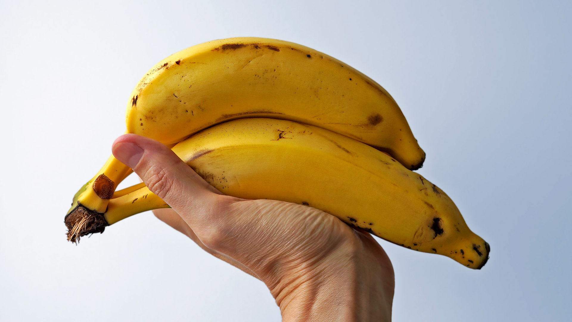 Algunas personas prefieren las bananas amarillas con un tinte verde, mientras que otros prefieren la dulzura azucarada de una banana que tiene manchas marrones en la cáscara (Getty Images)