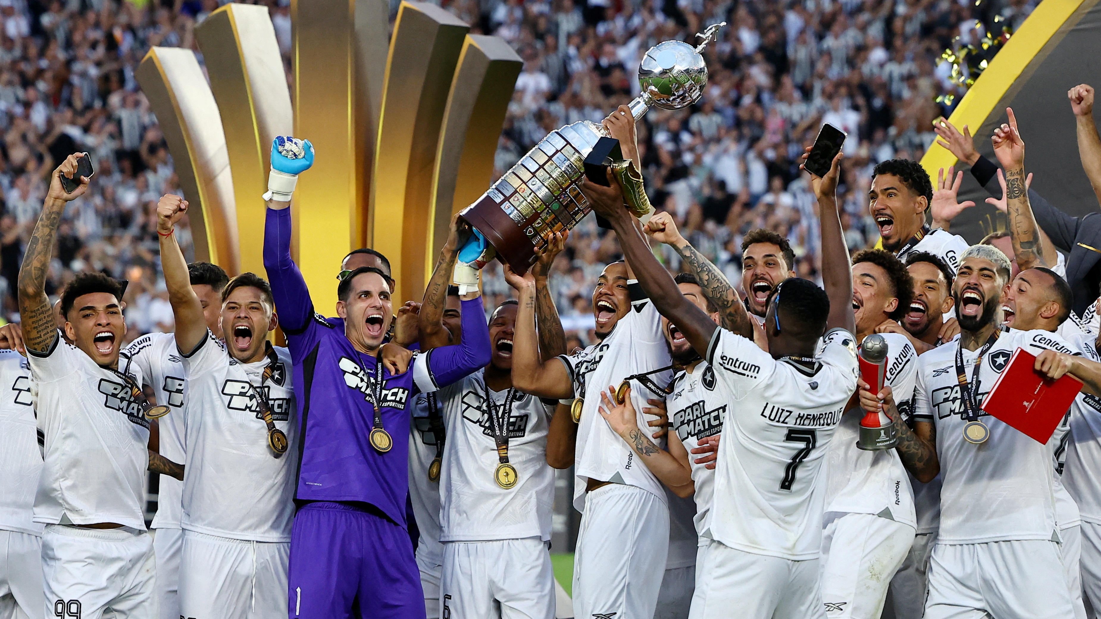 Un campe&oacute;n de la Copa Libertadores demand&oacute; por 144 millones de d&oacute;lares al Olympique de Lyon: los motivos