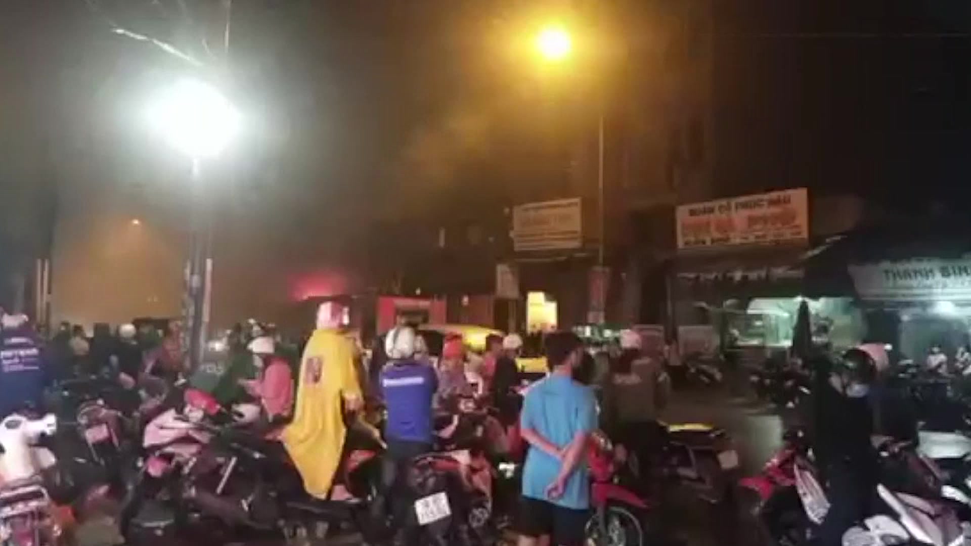 Un incendio mató a una veintena de personas y dejó una decena de heridos en un bar de karaoke de la provincia de Binh Duong, en el sur de Vietnam, informó una autoridad local el miércoles.