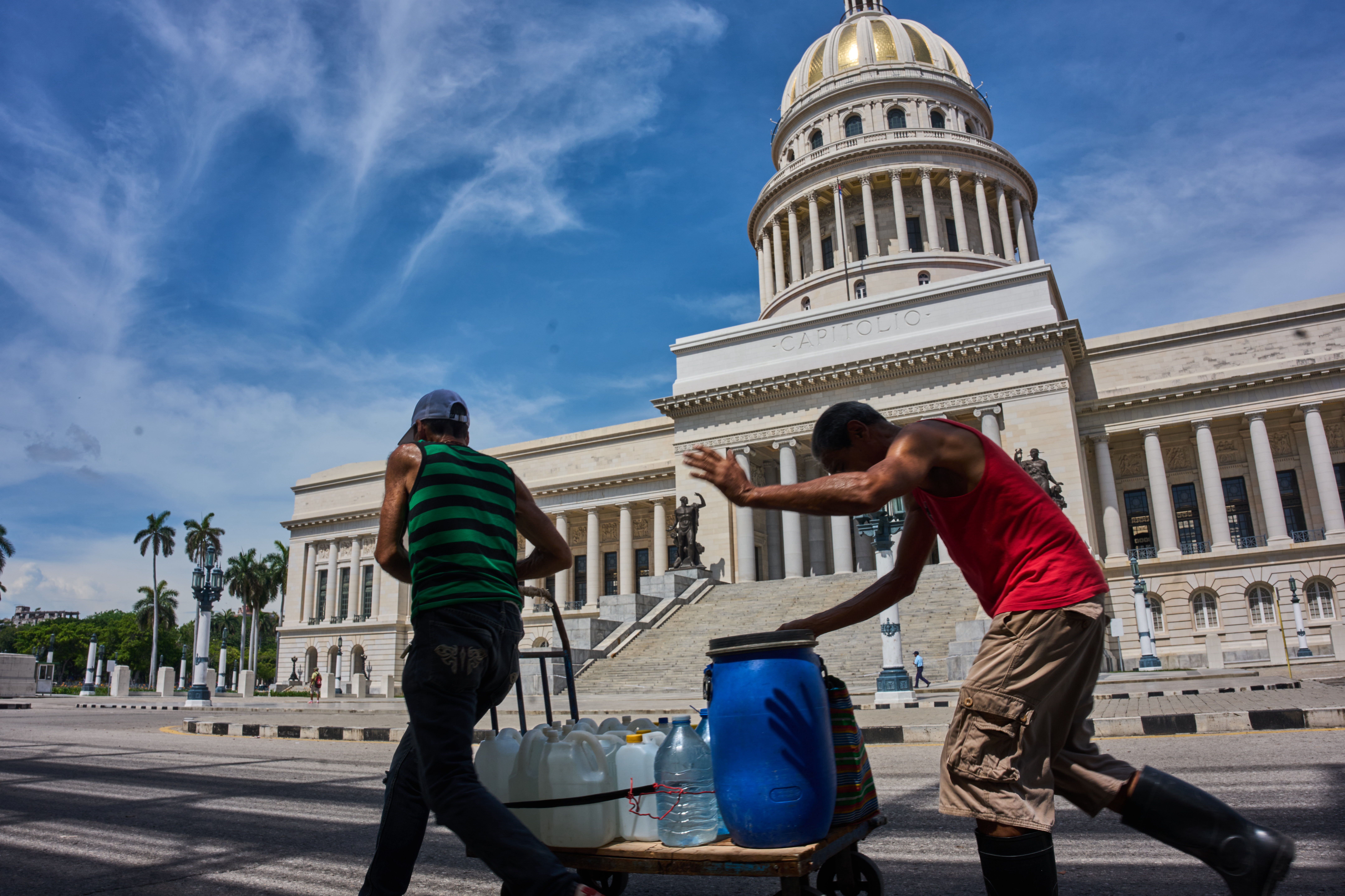 Los apagones asfixian a los cubanos y hubo nuevos cacerolazos en la calles de La Habana