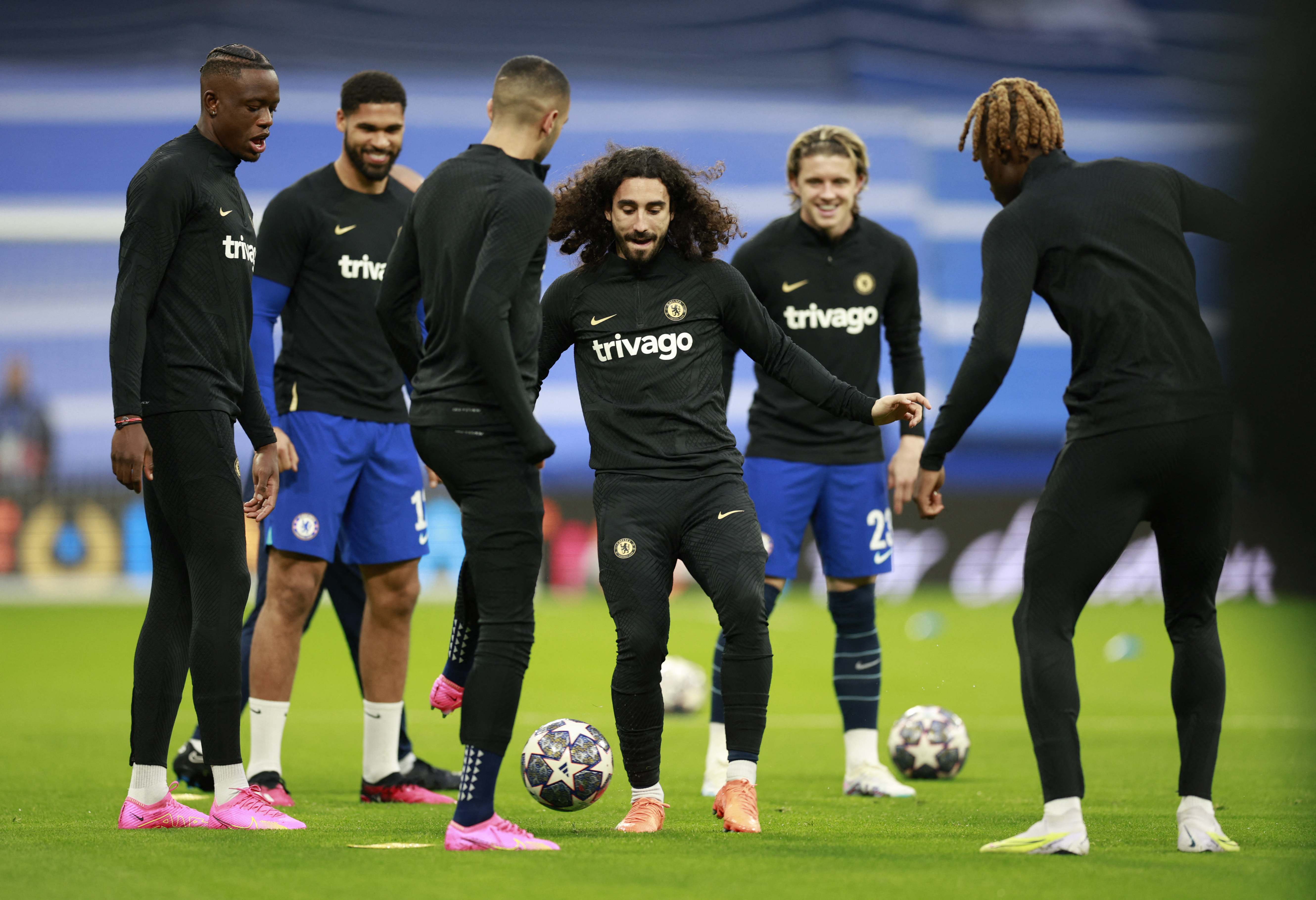 Marc Cucurella durante los trabajos precompetitivos. Foto: REUTERS/Juan Medina