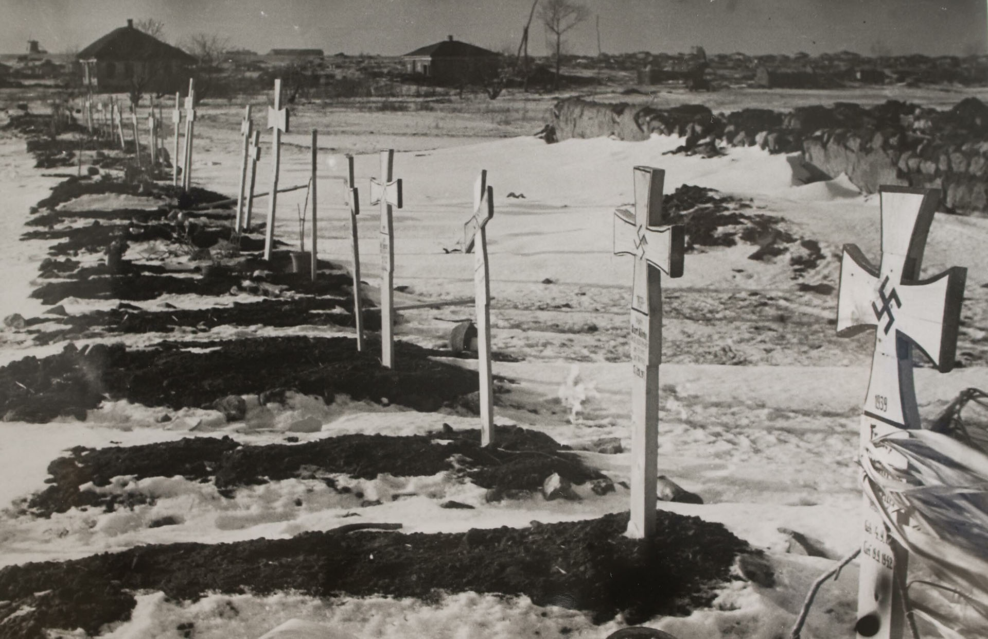 El 2 de febrero de 1943, la batalla de Stalingrado había terminado. Además de los 800 mil muertos entre alemanes, italianos, húngaros, rumanos y croatas, todos aliados de los nazis, se rindieron con von Paulus 9 mil prisioneros: sólo 6 mil regresaron con los años a Alemania, Laski Diffusion/Getty Images)