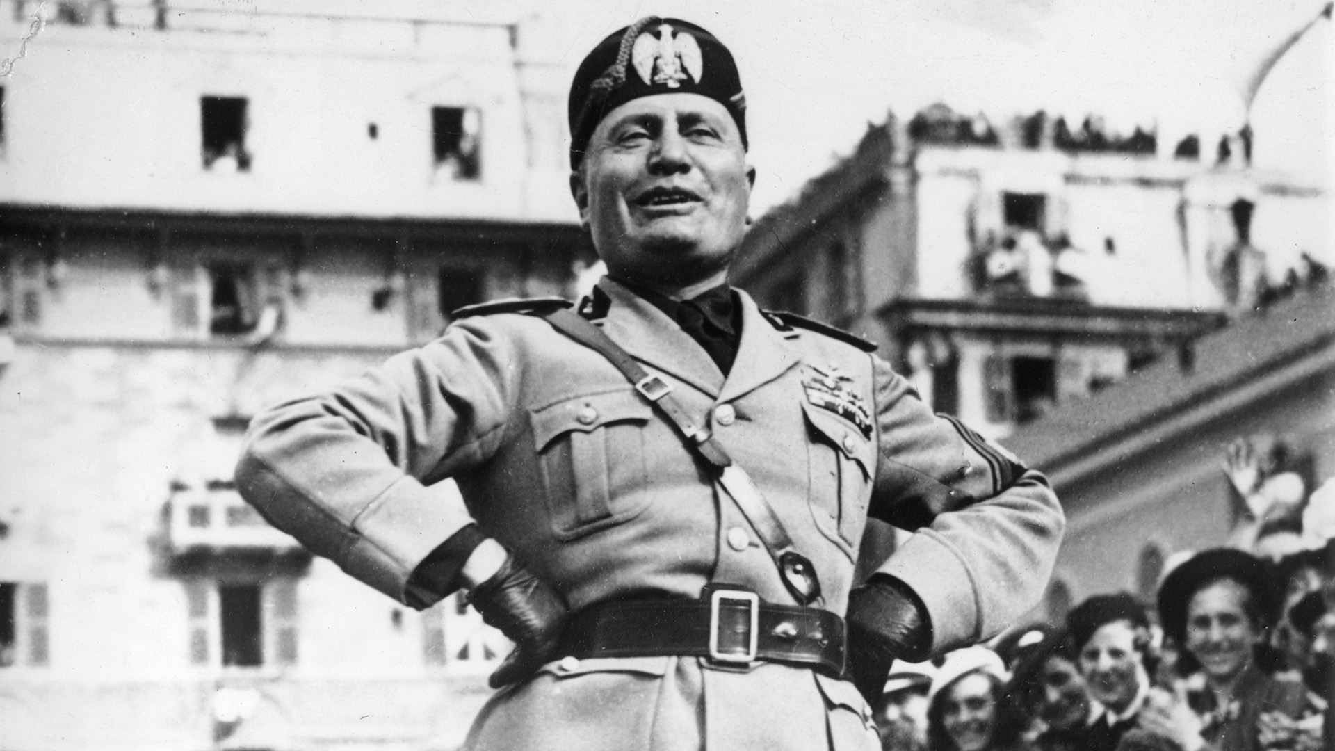 Benito Mussolini de joven abrazó la izquierda más virulenta, pero al estallar la Primera Guerra Mundial y servir en las trincheras, un golpe de timón lo impulsó a cruzar de vereda y nació el verdadero Mussolini. El monstruo, el tirano, el asesino (New York Times Co./Getty Images)
