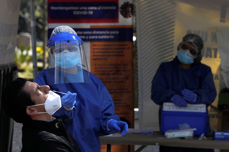 Cadenas de contagio: más de 2,000 brotes en México causaron más de 24,000 contagios (Foto: REUTERS/Carlos Jasso)