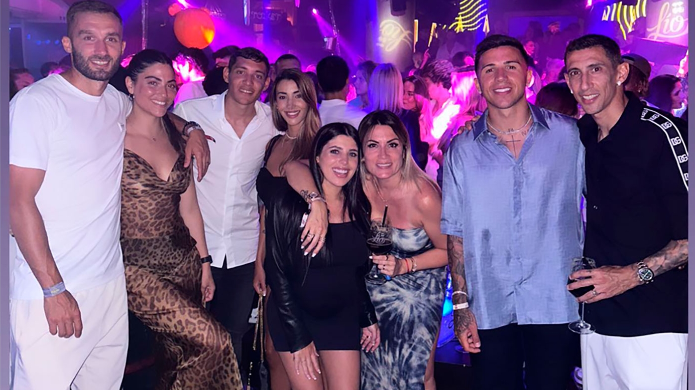 Encuentro de campeones del mundo en Ibiza: la divertida noche de fiesta que vivieron los jugadores de la selección argentina con sus parejas
