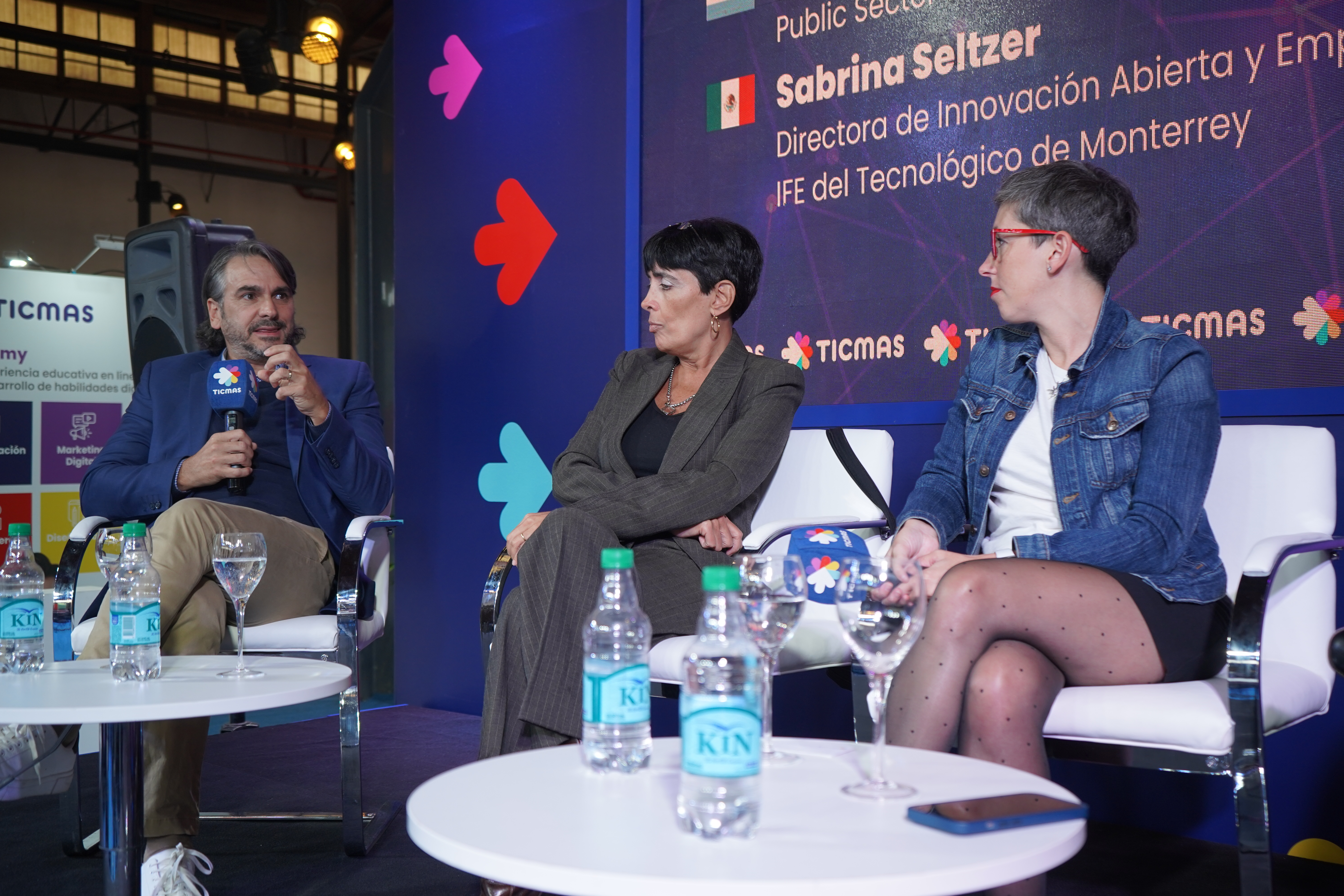 Mariano Yacovino, Laura Huarte and Sabrina Seltzer speak in a panel moderated by Eduardo Feinmann (Photo: Agustín Brashich)