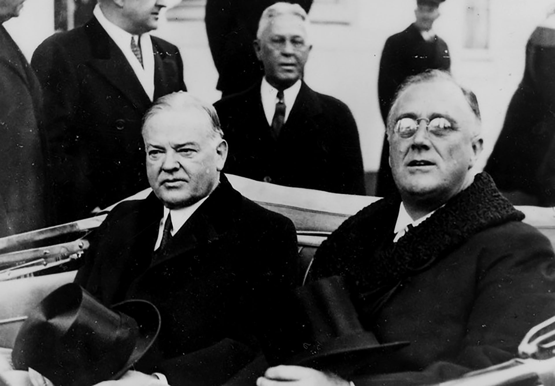 Herbert Hoover y Franklin D. Roosevelt en 1933 (Creative commons)