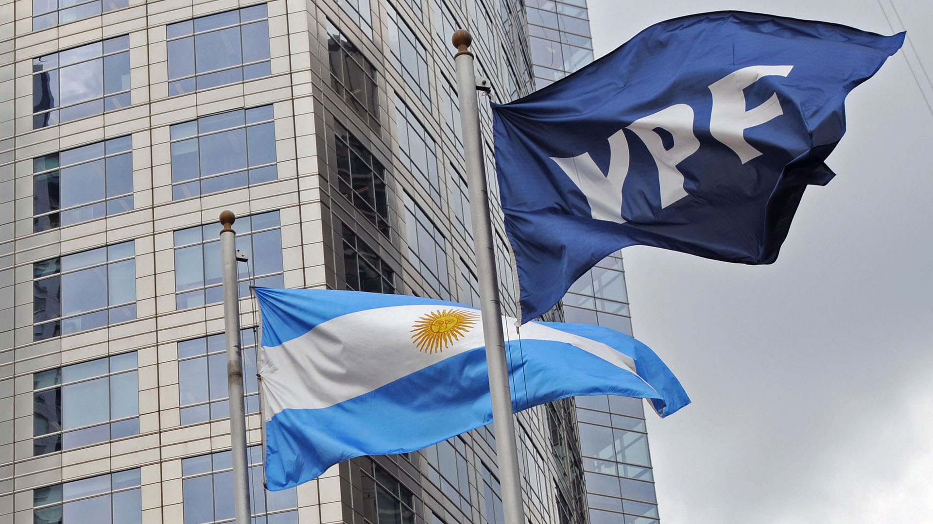 A dos semanas de habilitar la compra de acciones en su app, YPF ya tiene 15.000 nuevos due&ntilde;os