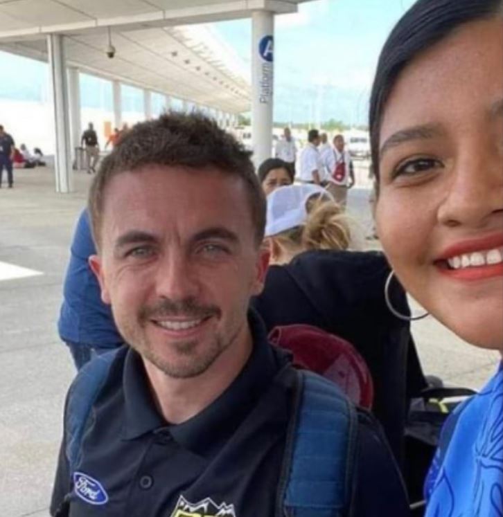 Frankie Muniz luciendo parte de su uniforme 
(Foto: Twitter)