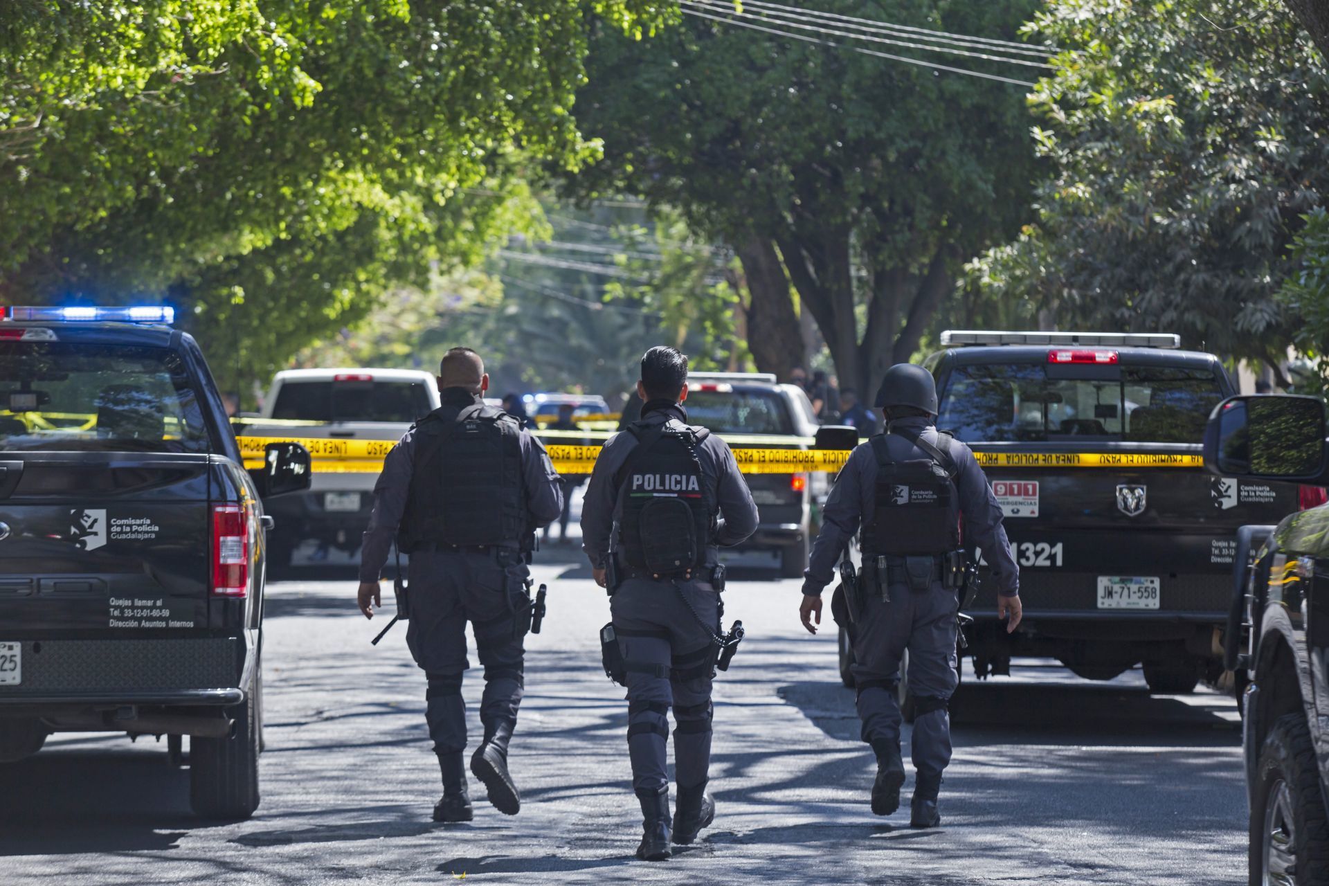 El lunes en la colonia Chapalita se registro un enfrentamiento entre policías de Guadalajara y civiles armados, esto mientras los uniformados atendían un reporte de personas privadas de la libertad, lo que dejo como saldo preliminar al menos dos personas fallecidas y una mas herida de gravedad.
FOTO: FERNANDO CARRANZA GARCIA / CUARTOSCURO
