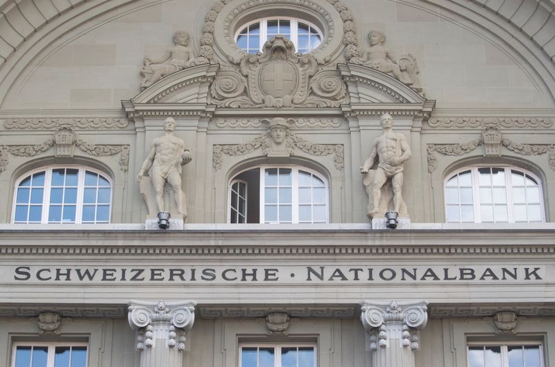 El Banco Nacional de Suiza (BNS) había informado este miércoles que de ser necesario proveería de liquidez a Credit Suisse, pero aseguró que este banco cumple con los estrictos requisitos de liquidez y capital que se les exige a todas las entidades financieras suizas para garantizar su estabilidad. (REUTERS)
