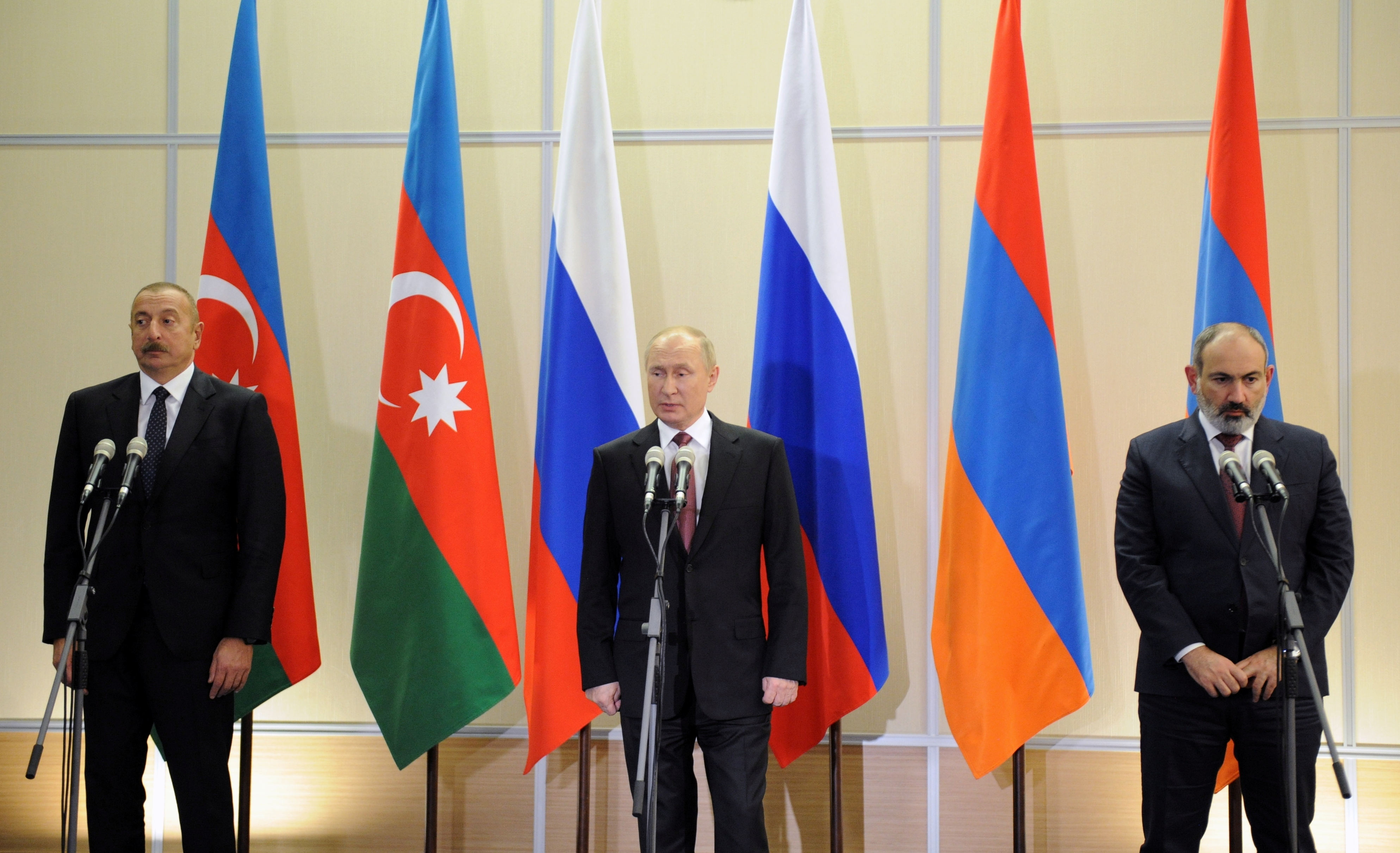Сочи азербайджан. Пашинян с президентом Алиевым.