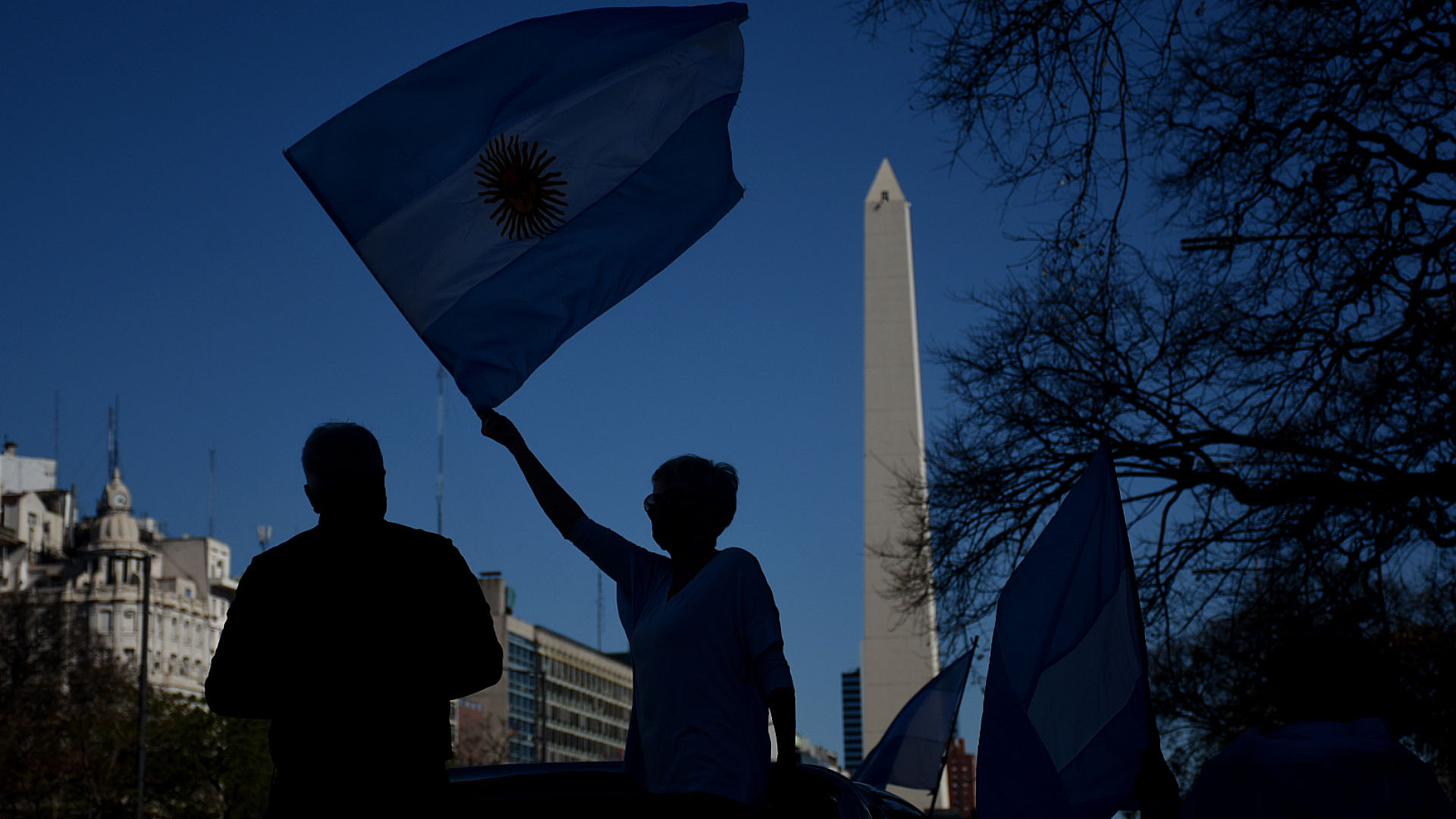 Los consignas criticaron la cuarentena, la reforma judicial, el desplazamiento de los tres jueces que investigaban a Cristina Kirchner