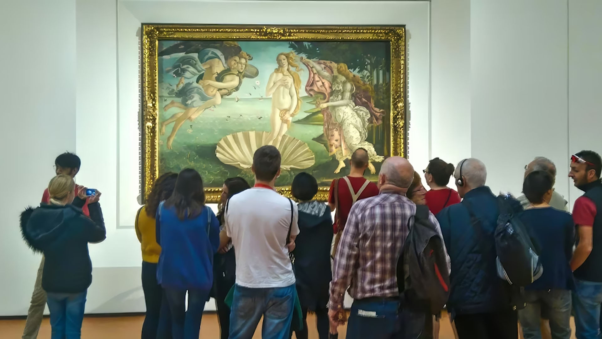 Rescataron a un hombre que cayó a un canal en pleno centro de Córdoba