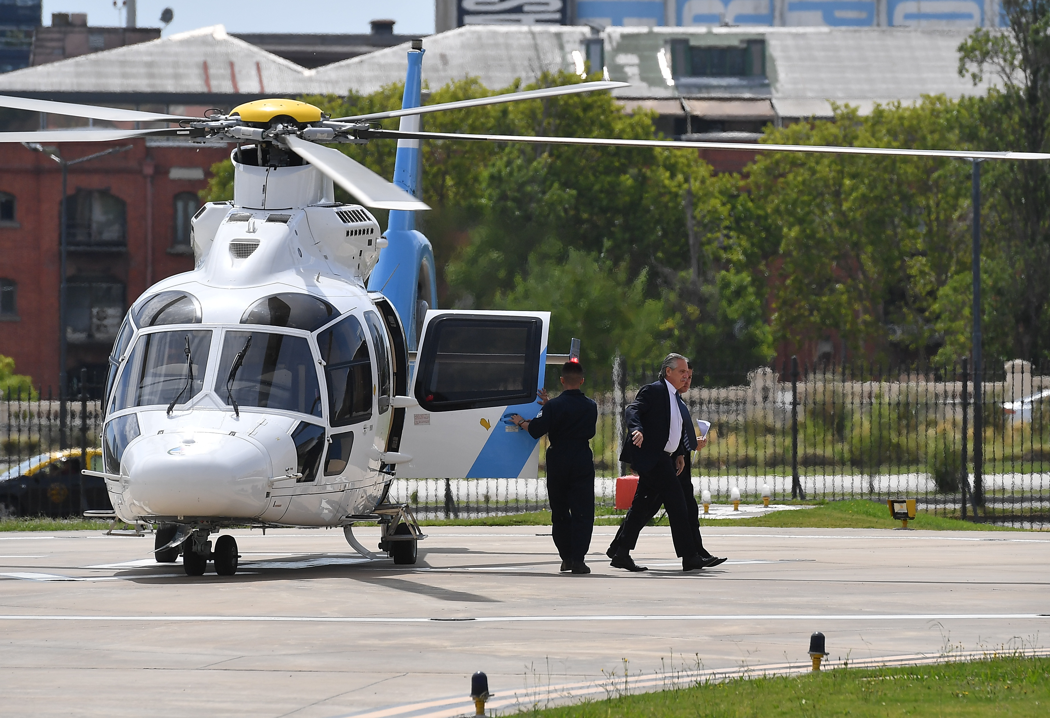 El Presidente llega en helicóptero a Casa Rosada (Maximiliano Luna)