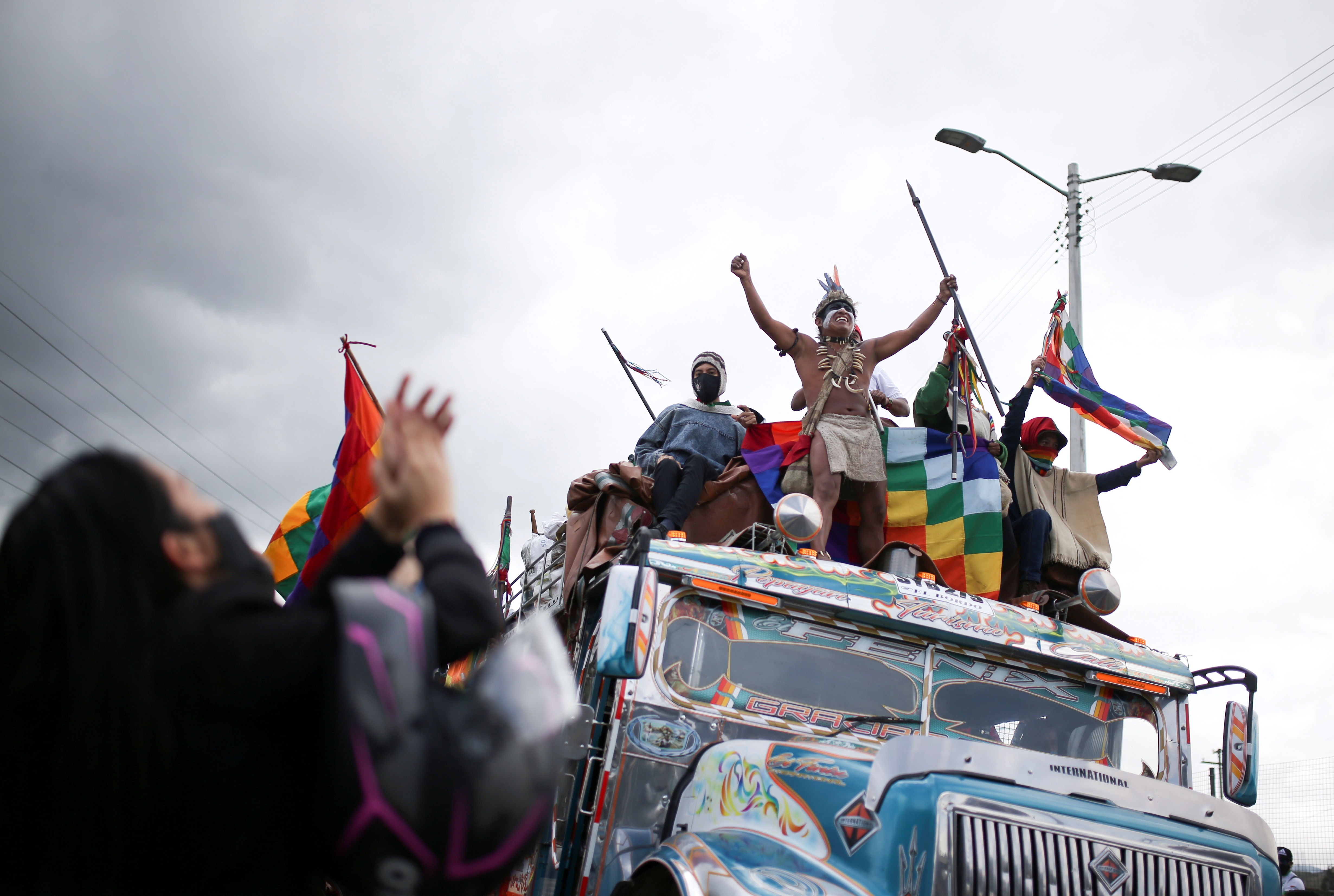 La Minga, en la que participan cerca de 6.000 integrantes de movimientos indígenas, afro y campesinos, se unirá a la jornada del Paro Nacional, tras su llegada a Bogotá el 18 de octubre. Colombia Octubre 18 de 2020. REUTERS/Luisa Gonzalez     