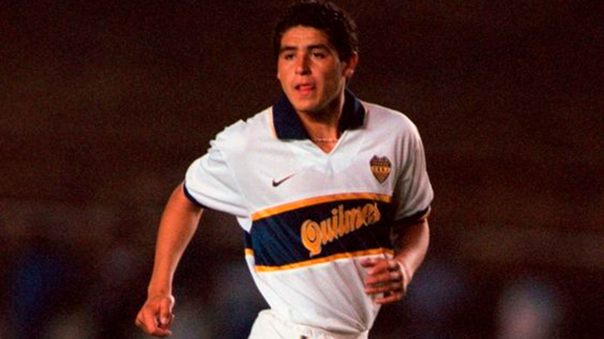 Desde el 96 al 98, cuando Román formó parte del plantel profesional, Boca usó esta camiseta