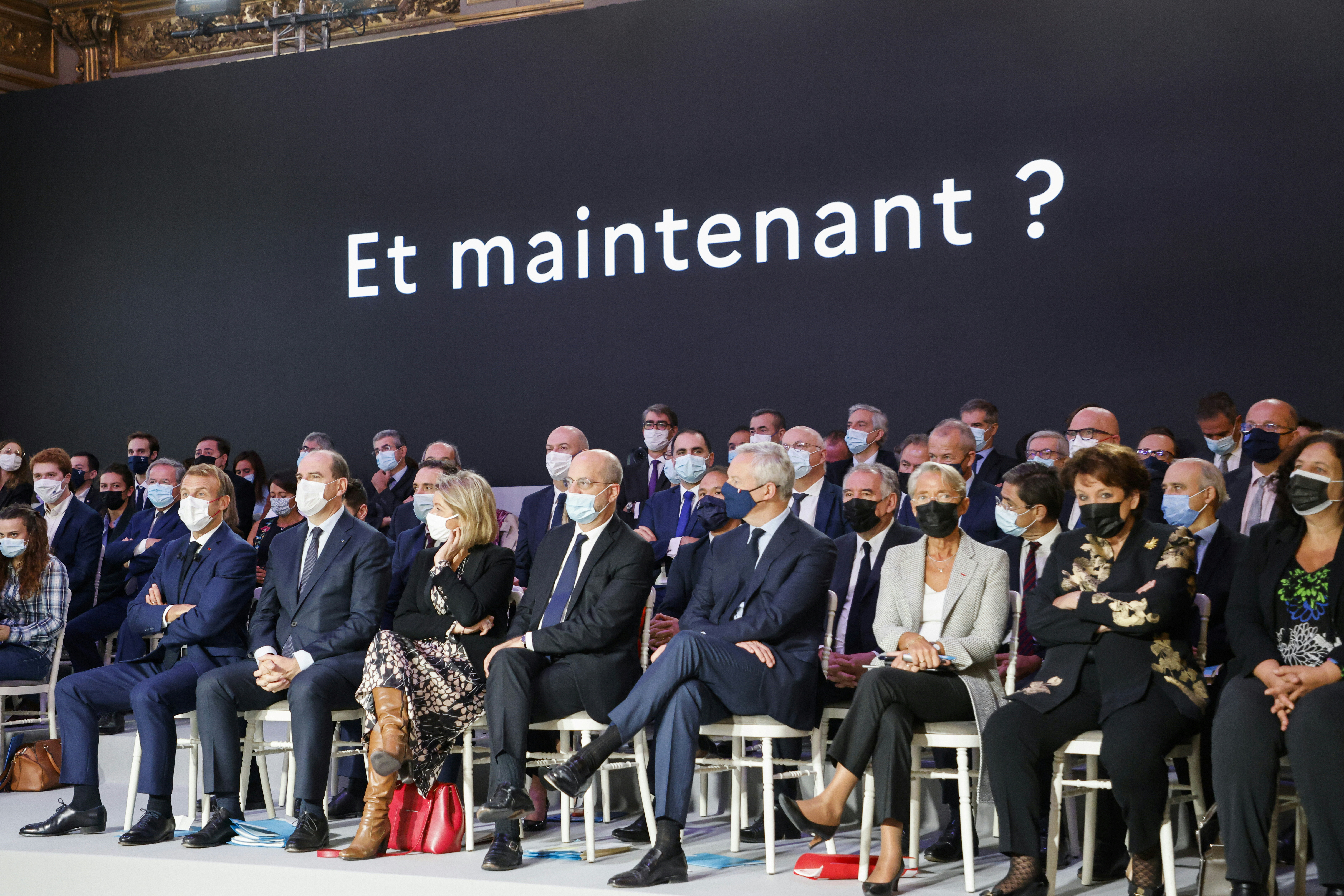 Macron y miembros del gabinete en la presentación del plan (Reuters)