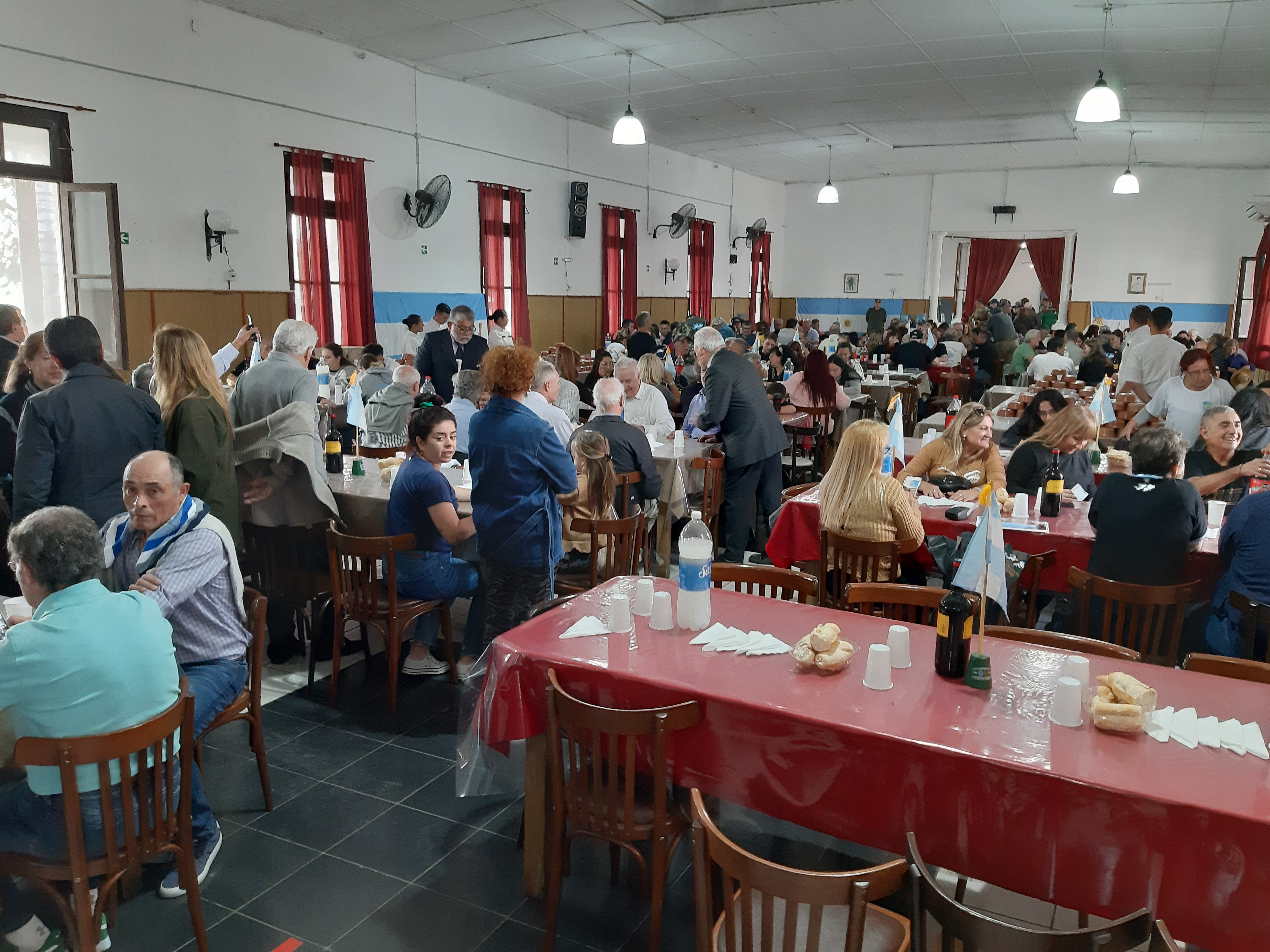 Aspecto del comedor de tropa donde se realizó el locro.