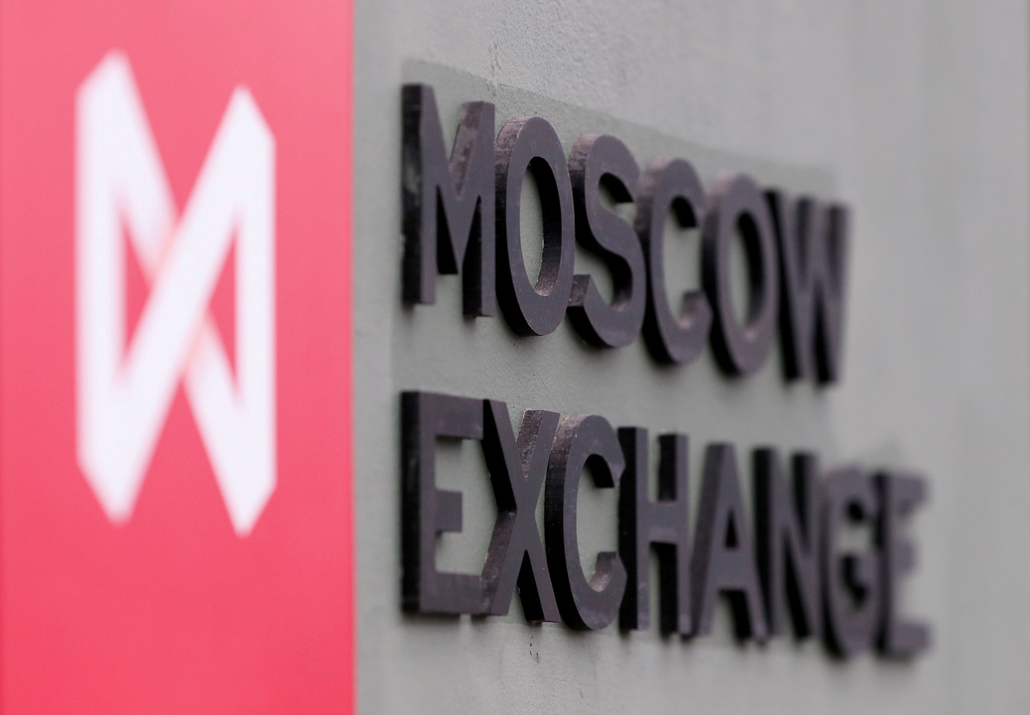 La Bolsa de Moscú permanecerá cerrada por quinto día el viernes, lo que supone el cierre de mercado más largo de la historia del país. Foto: REUTERS.