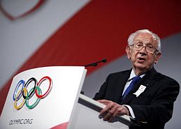 (FILES) This fiel pictured dated October 2, 2009 shows Spain's Juan Antonio Samaranch, International Olympic Committee chairman from 1980 to 2001, presenting Madrid's bid for the 2016 Olympics, in Copenhagen. Juan Antonio Samaranch, 89, died on April 21, 2010 in Barcelona after suffering from severe heart trouble.   AFP PHOTO / Charles Dharapak / POOL (Photo credit should read CHARLES DHARAPAK/AFP/Getty Images)