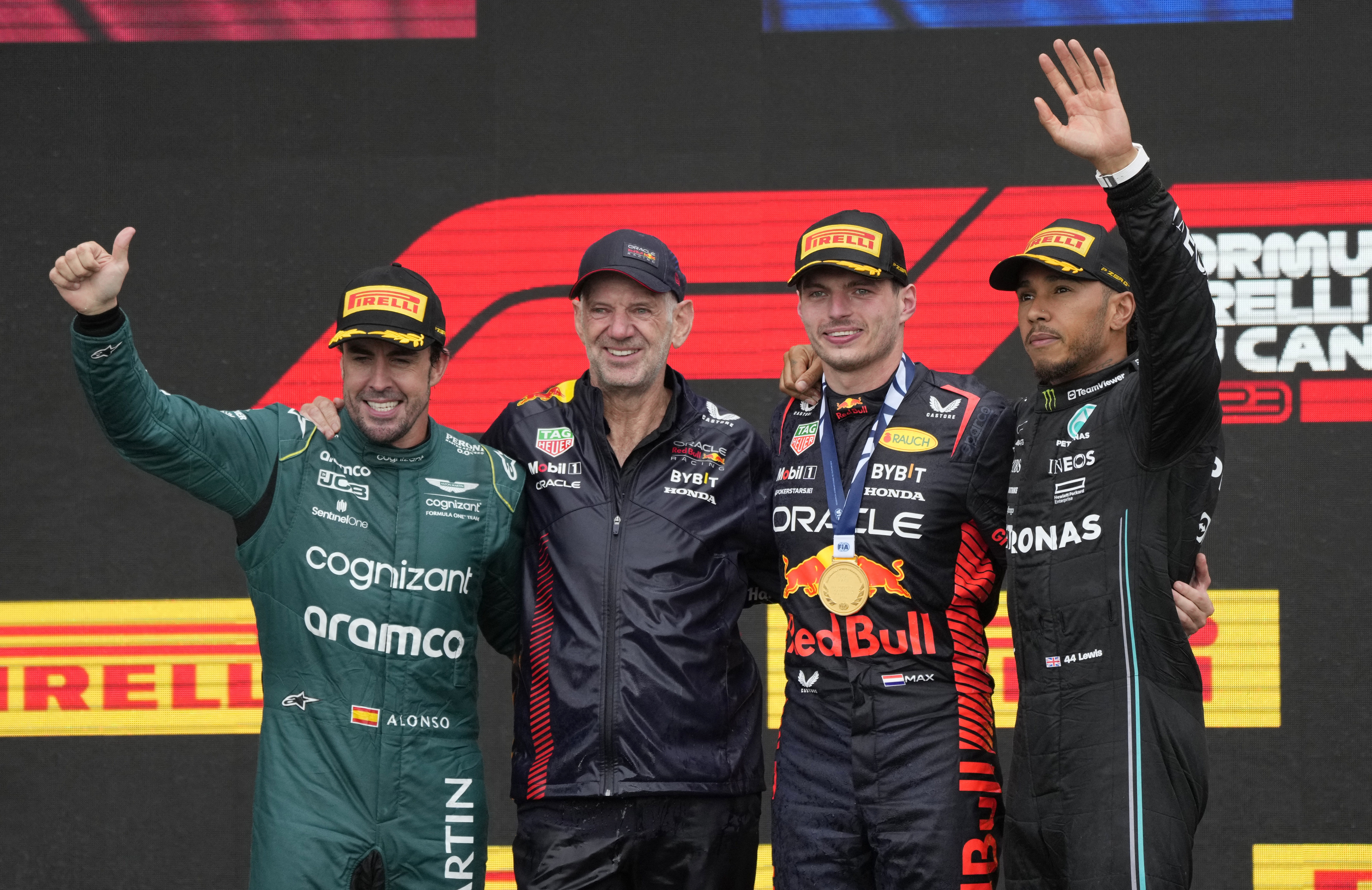Fernando Alonso, Adrian Newey, Max Verstappen y Lewis Hamilton (REUTERS/Mathieu Belanger)