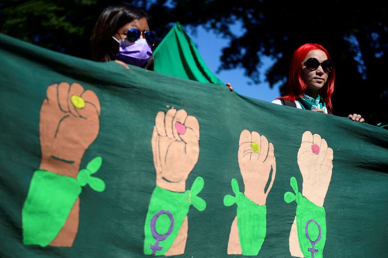 Imagen de archivo. Manifestantes proelección marchan para conmemorar el Día Internacional del Aborto Seguro en San Salvador, El Salvador. 28 de septiembre de 2021. REUTERS/Jessica Orellana