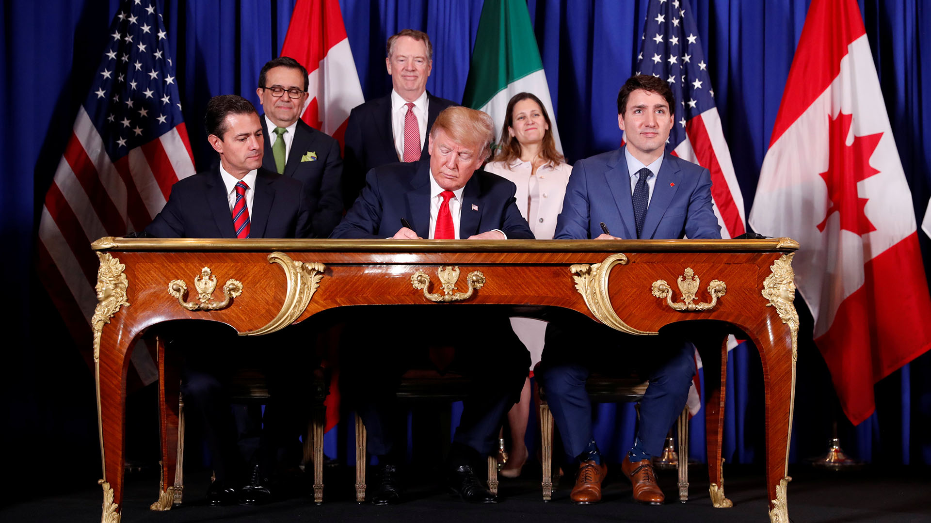 La firma del T-MEC, el nuevo acuerdo comercial entre Estados Unidos, México y Canadá, antes del inicio de la cumbre del G-20 en 2018 (REUTERS/Kevin Lamarque)