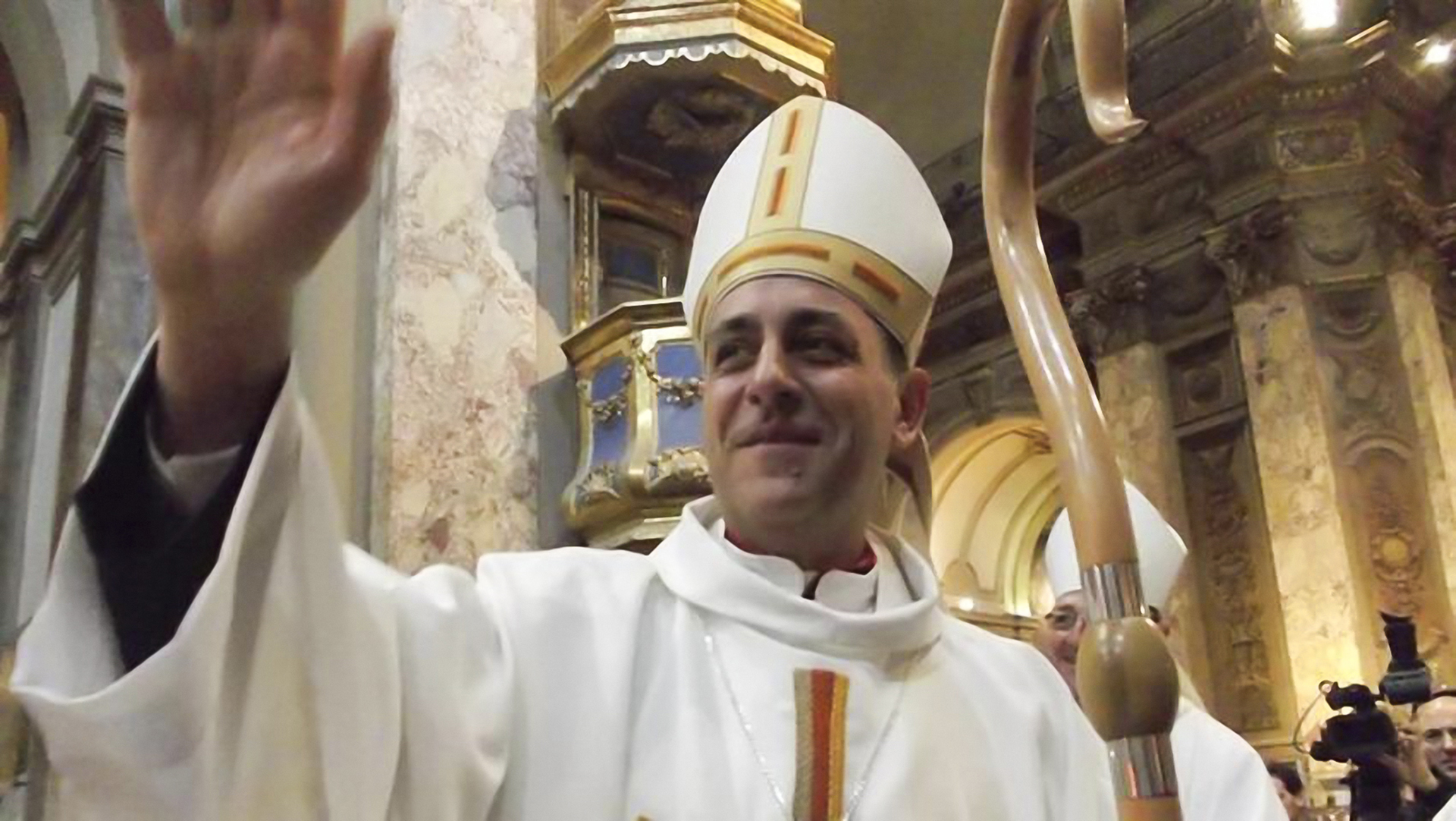 En otro intento de diálogo, el arzobispo de La Plata homenajeará al papa Francisco con la presencia de oficialistas y opositores