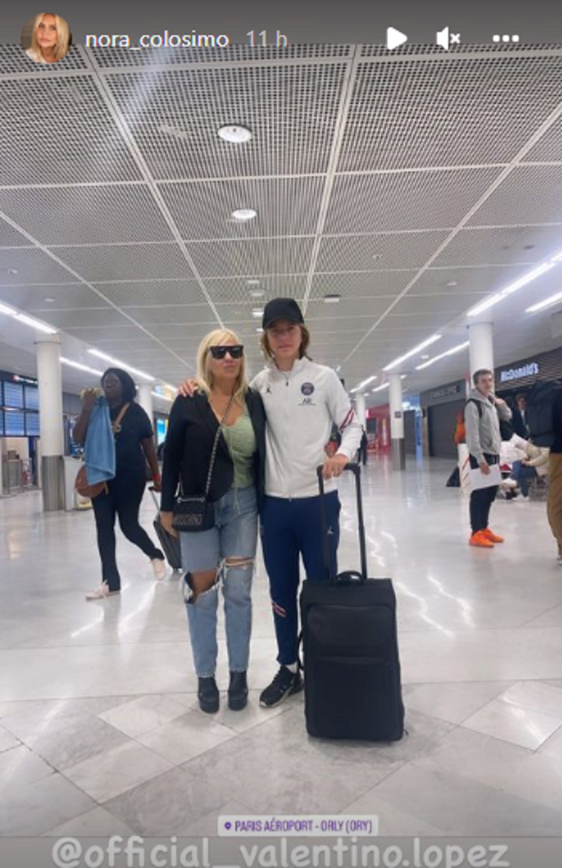 Nora Colosimo publicó en su Instagram una foto con su nieto mayor Valentino en el aeropuerto