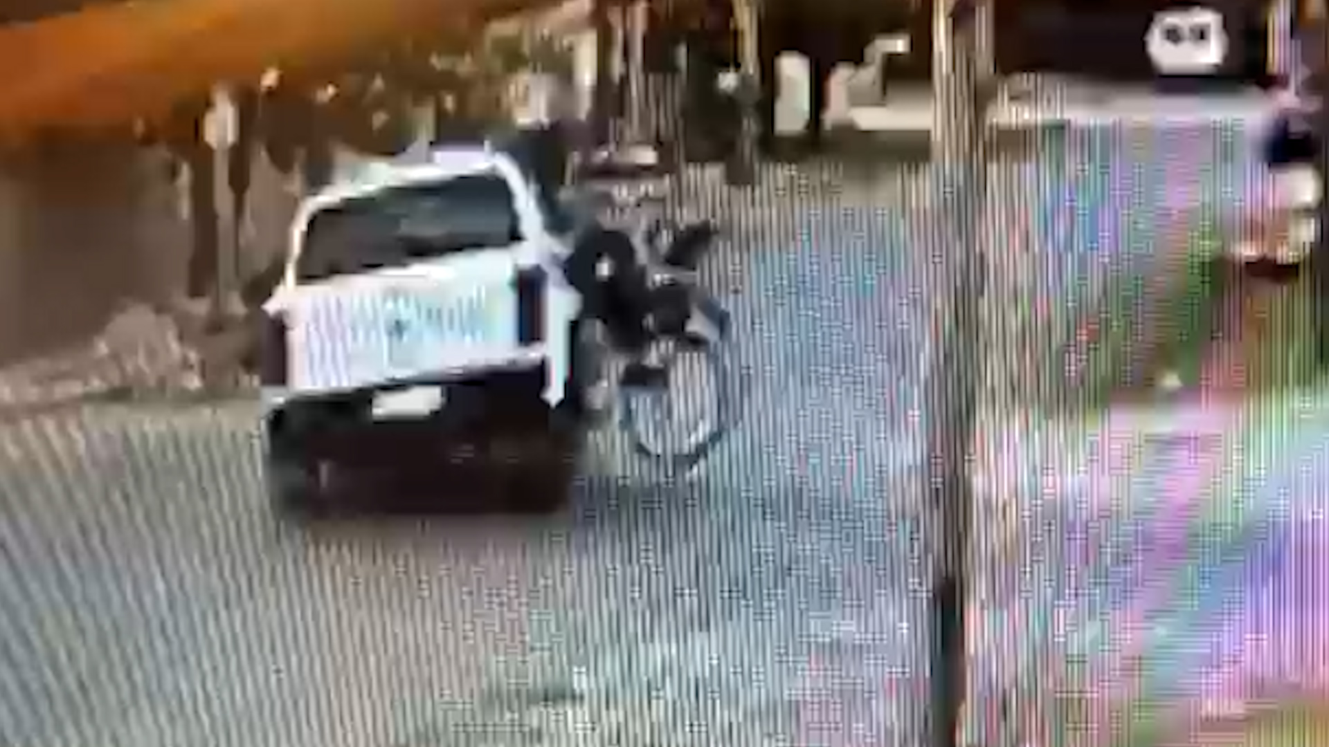 Impresionante choque entre un patrullero y dos motochorros que escapaban tras un asalto en José C. Paz