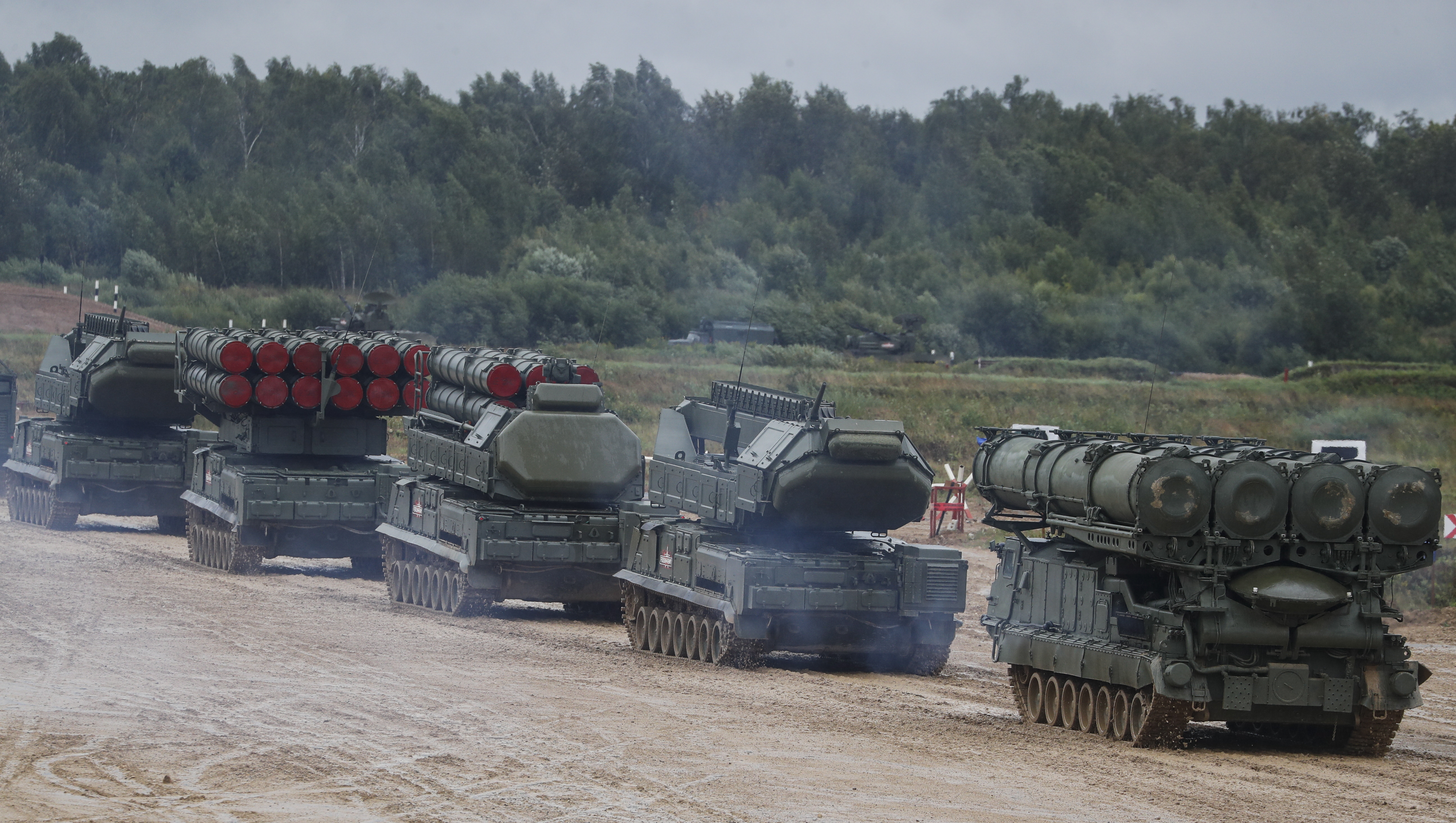 Rusia despliega fuerzas militares para "ejercicios" en su flanco occidental (EFE/EPA/SERGEI ILNITSK/Archivo)

