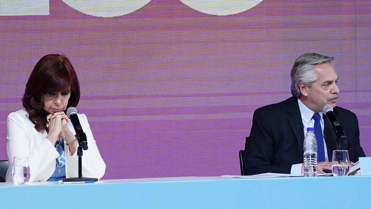 Alberto Fernández y Cristina Fernández de Kirchner durante un acto oficial en Tecnópolis