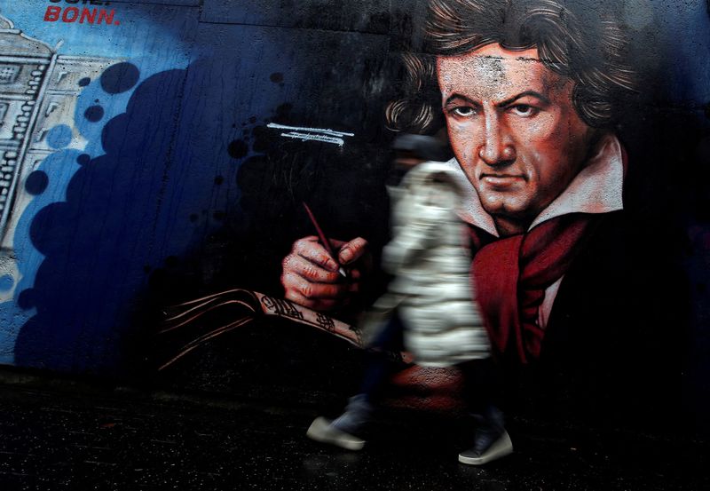 Un mural de Ludwig van Beethoven. REUTERS/Leon Kuegeler