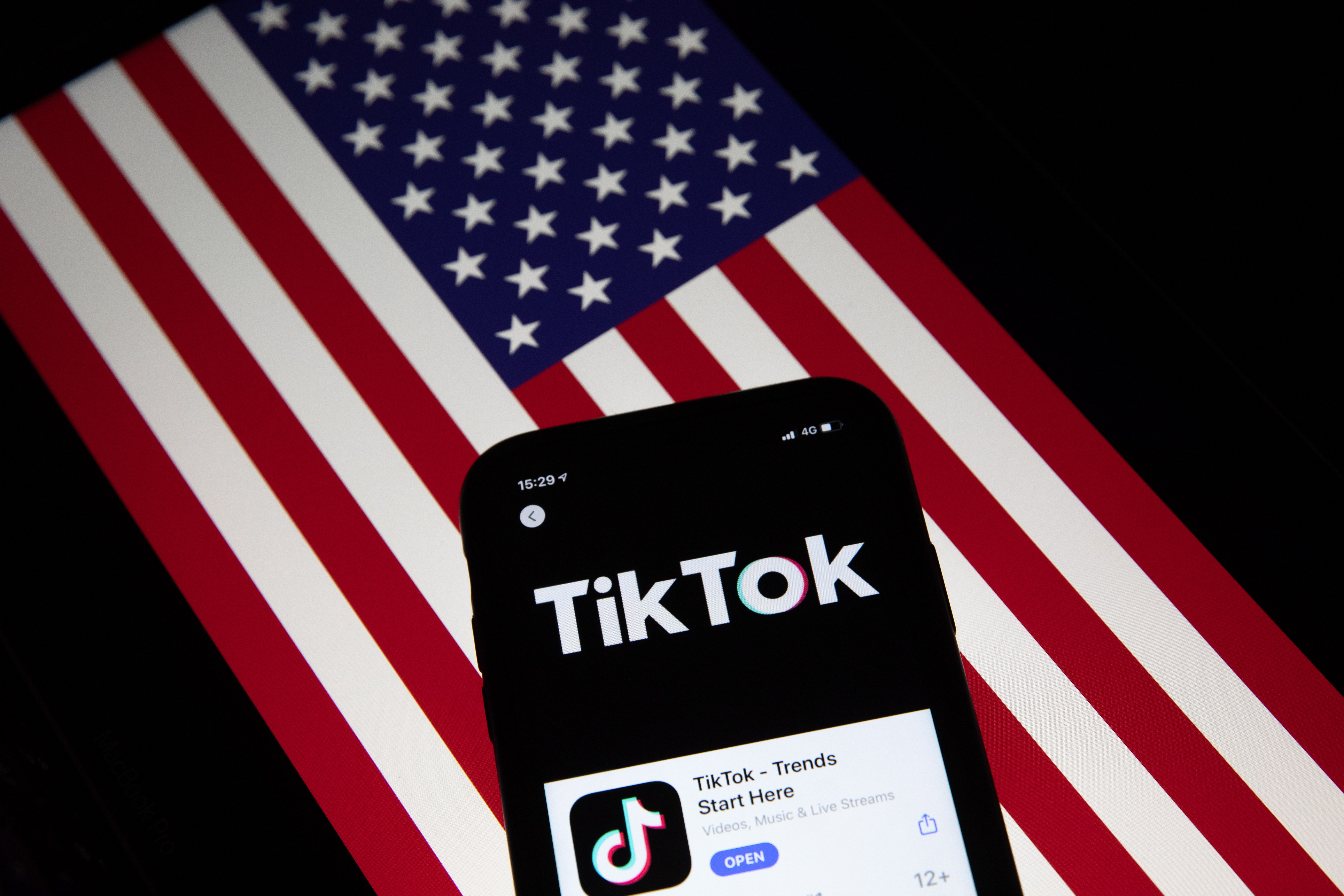 Nueva estrategia de Joe Biden frente a las apps chinas: frenaron la venta de TikTok a Oracle