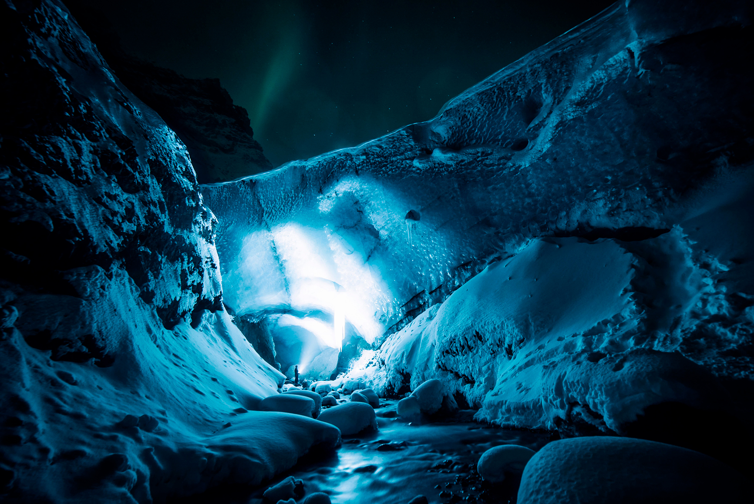 Un recorrido por las 5 cuevas de hielo más enigmáticas del mundo
